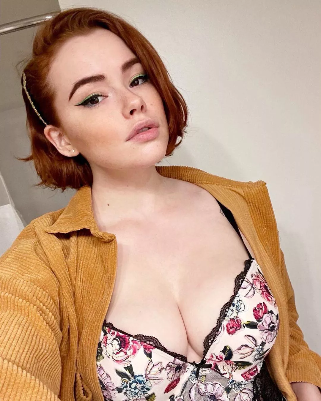 Roleplay as Sabrina Lynn for me