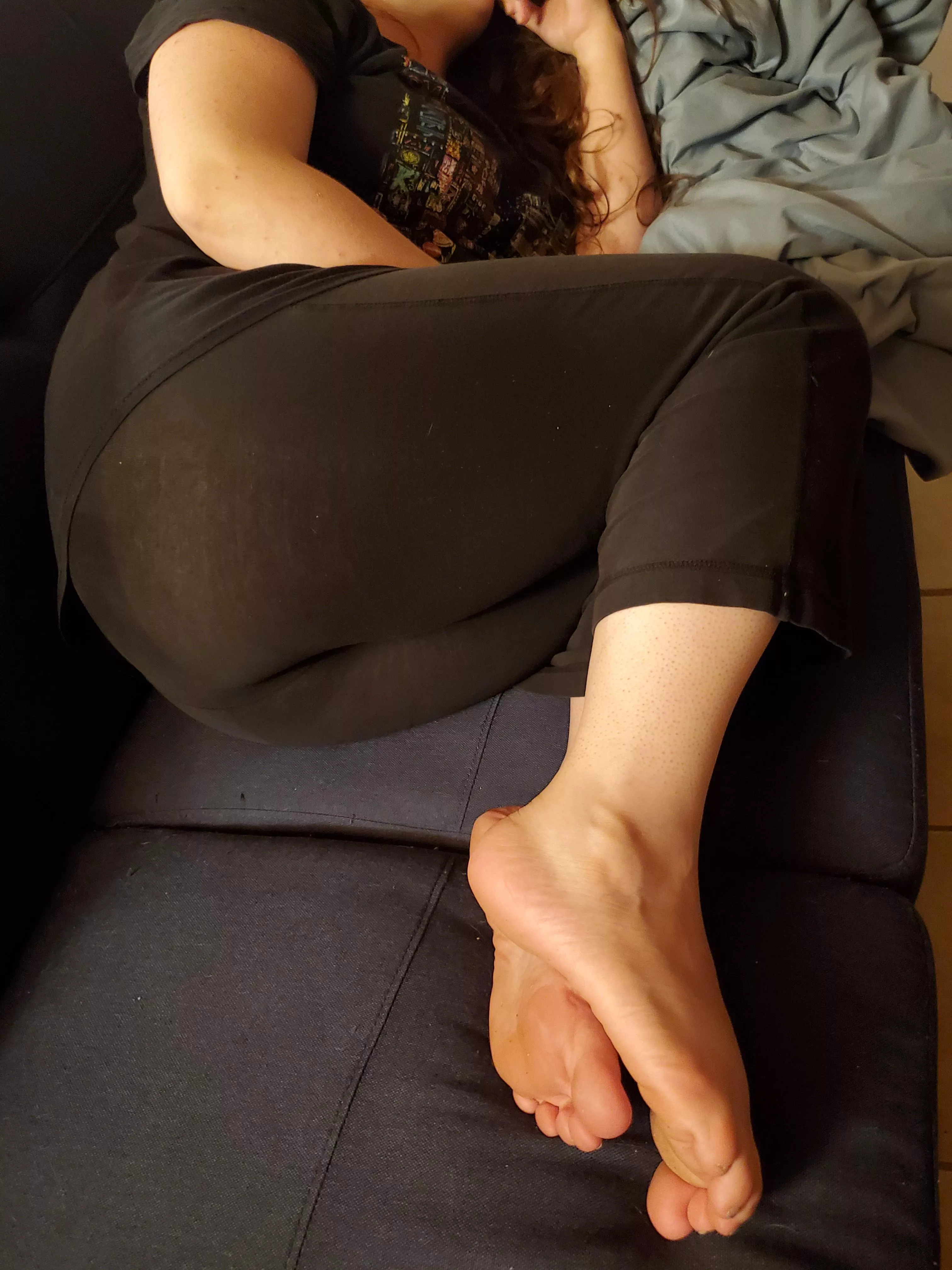 rub my feet 🥺 👉👈