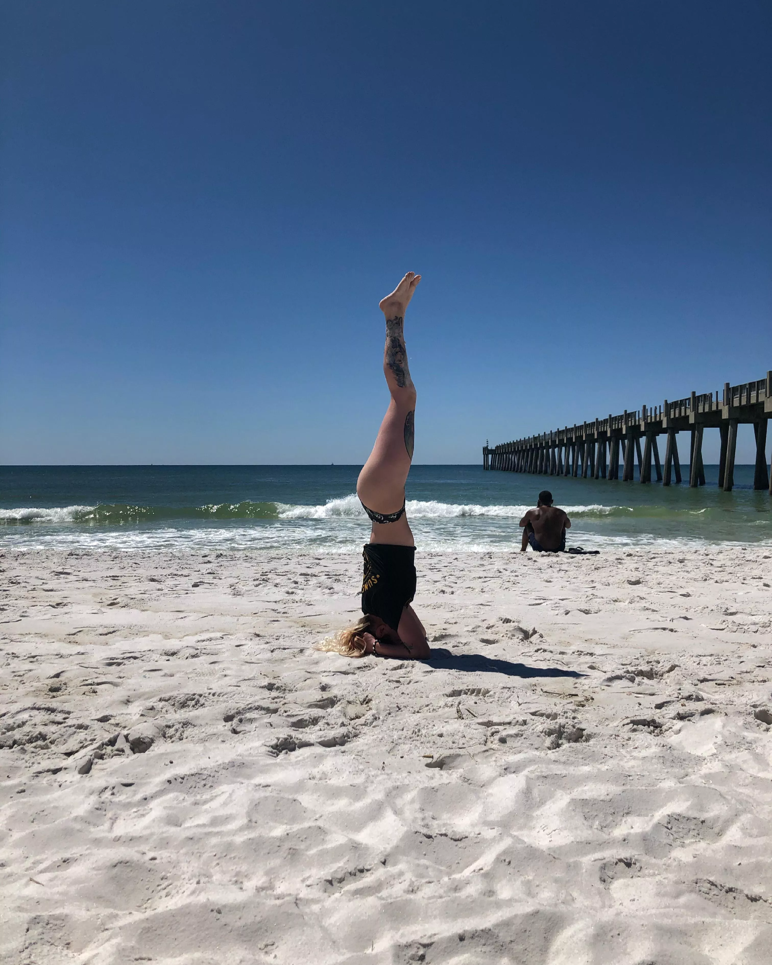 Sandy headstands 🙃