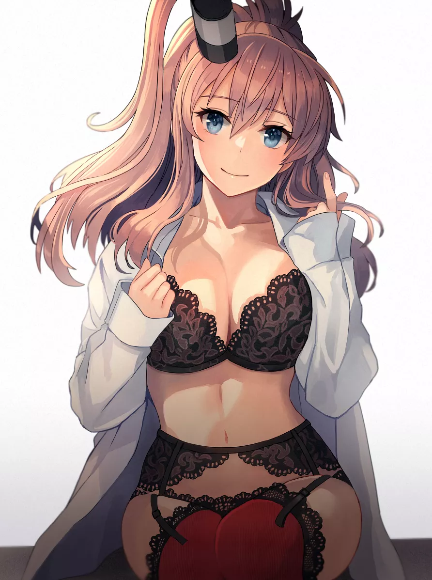 Sara's shirt, lace, and stockings. [Kantai Collection]