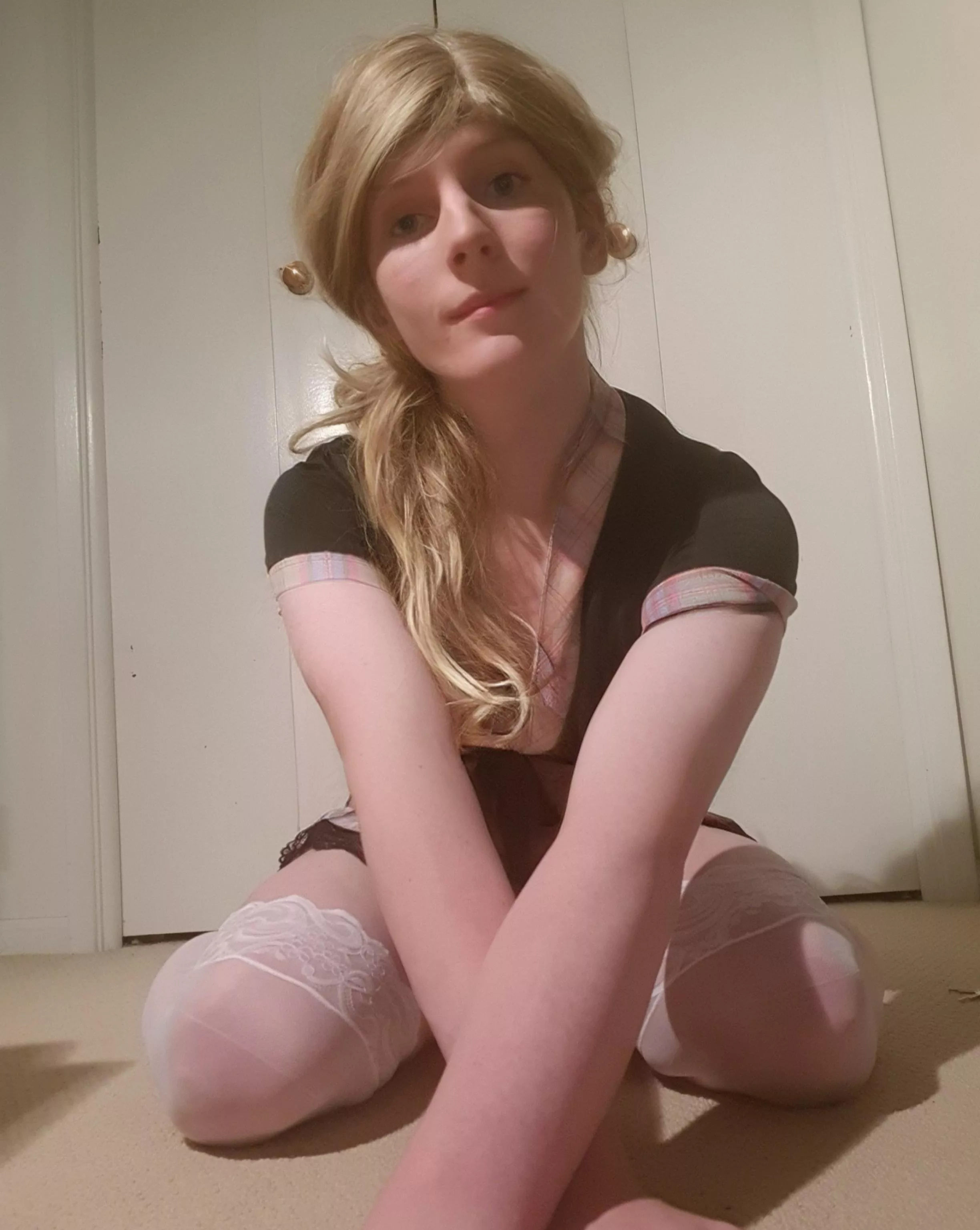 Schoolgirl femboy checking in! 😊