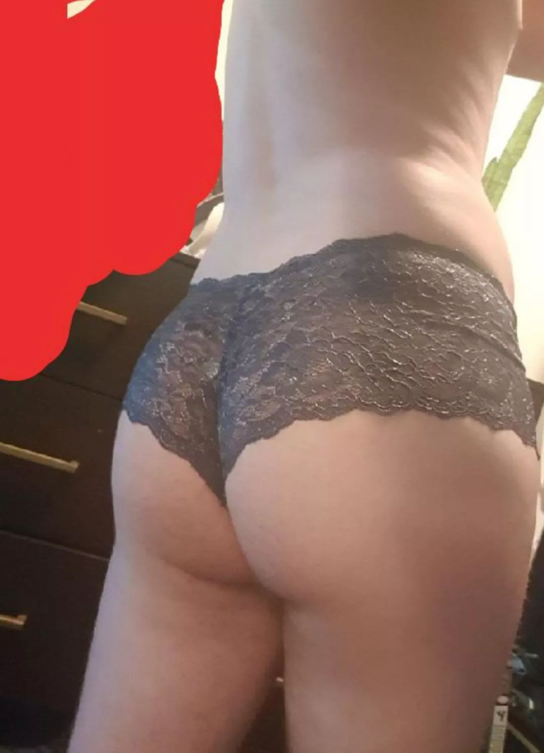 Seeing as my lost post got quite a bit of attention, here's another look... Nothing sexier than some lace ;)