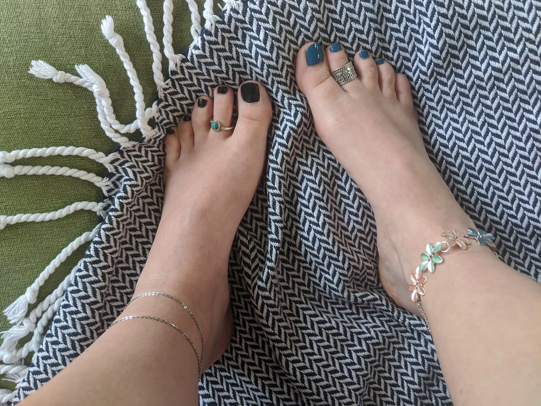 Seems a shame to wear socks today, mind if I stay barefoot? 😚