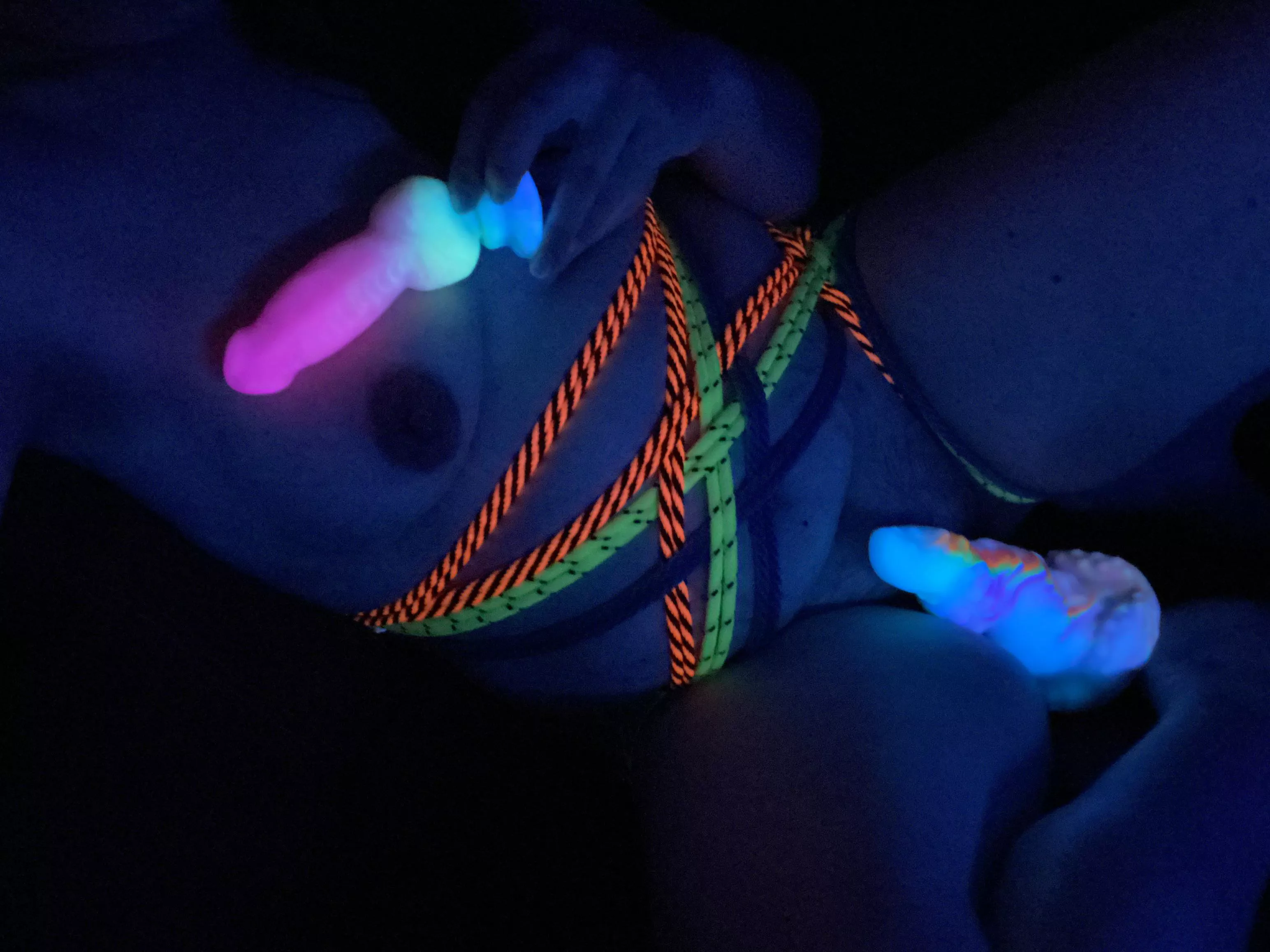 Self tie and playing with some UV toys. So much fun!