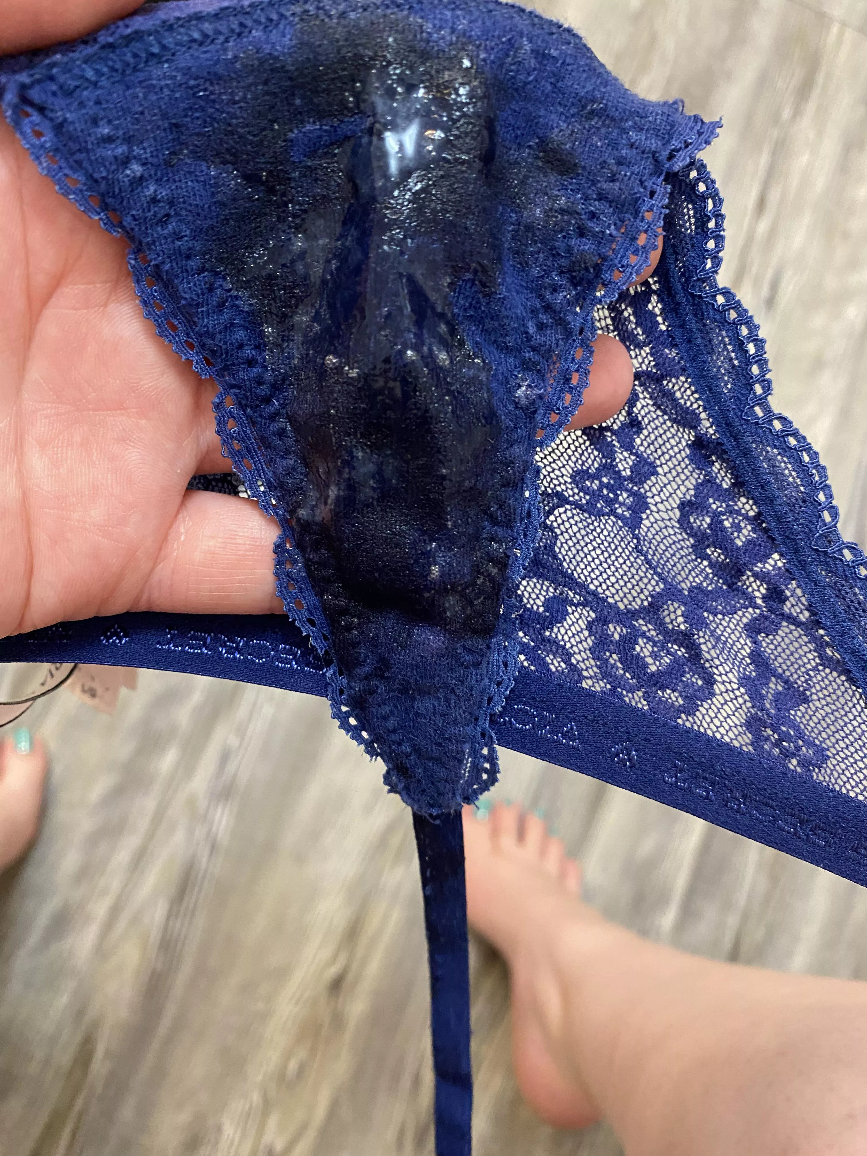 [Selling] $40 panties 💙 naughty pics 💙 self play session💙discreet shipping 💙 add ons available💙 fetish friendly💙 Kik- RoxxxyBellerose