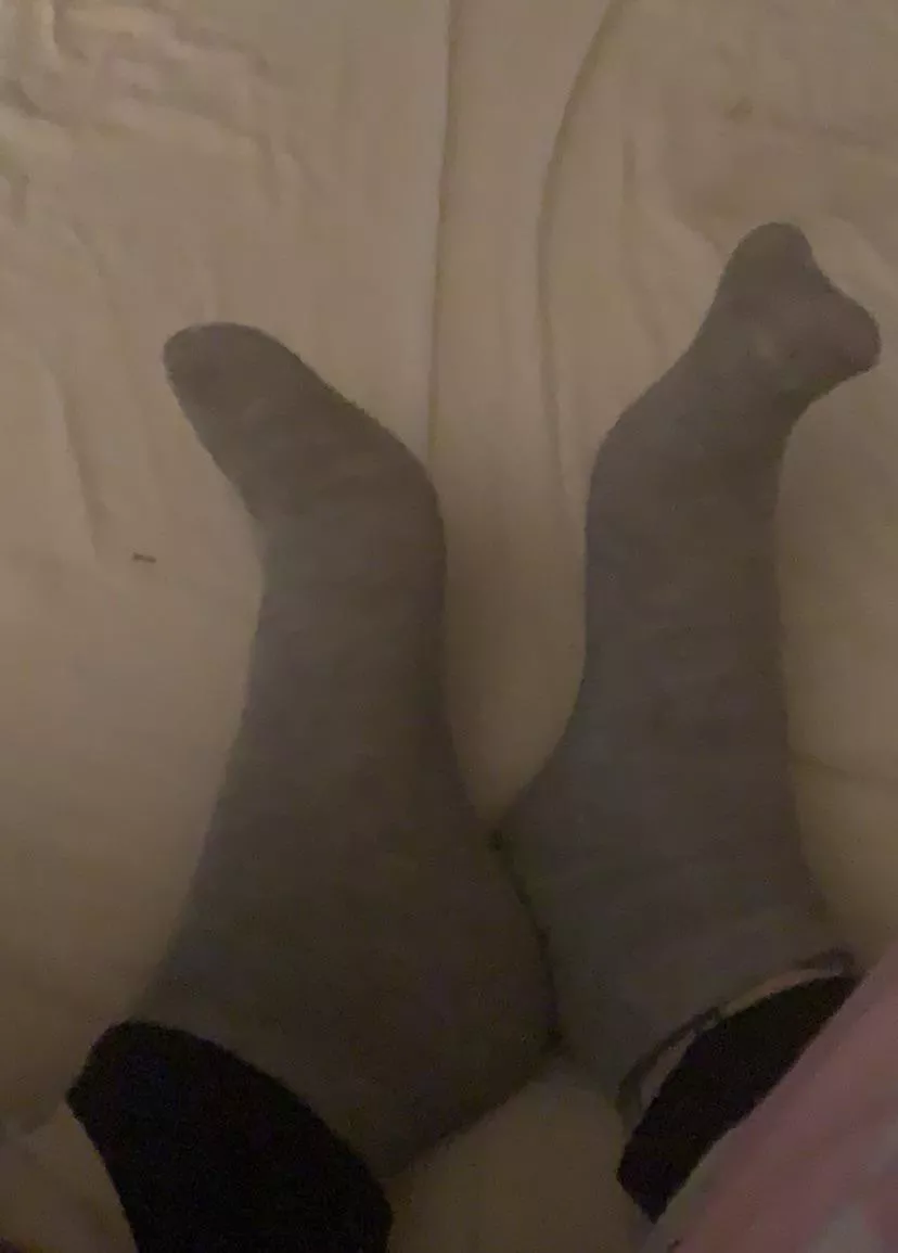 [selling] [f22] [us] cum treat yourself to a pair of my socks ðŸ’• need these gone ASAP â¤ï¸more services available ðŸ’‹ SERIOUS BUYERS ONLY ðŸ˜ˆ kik me at xxxgarmentsxxx