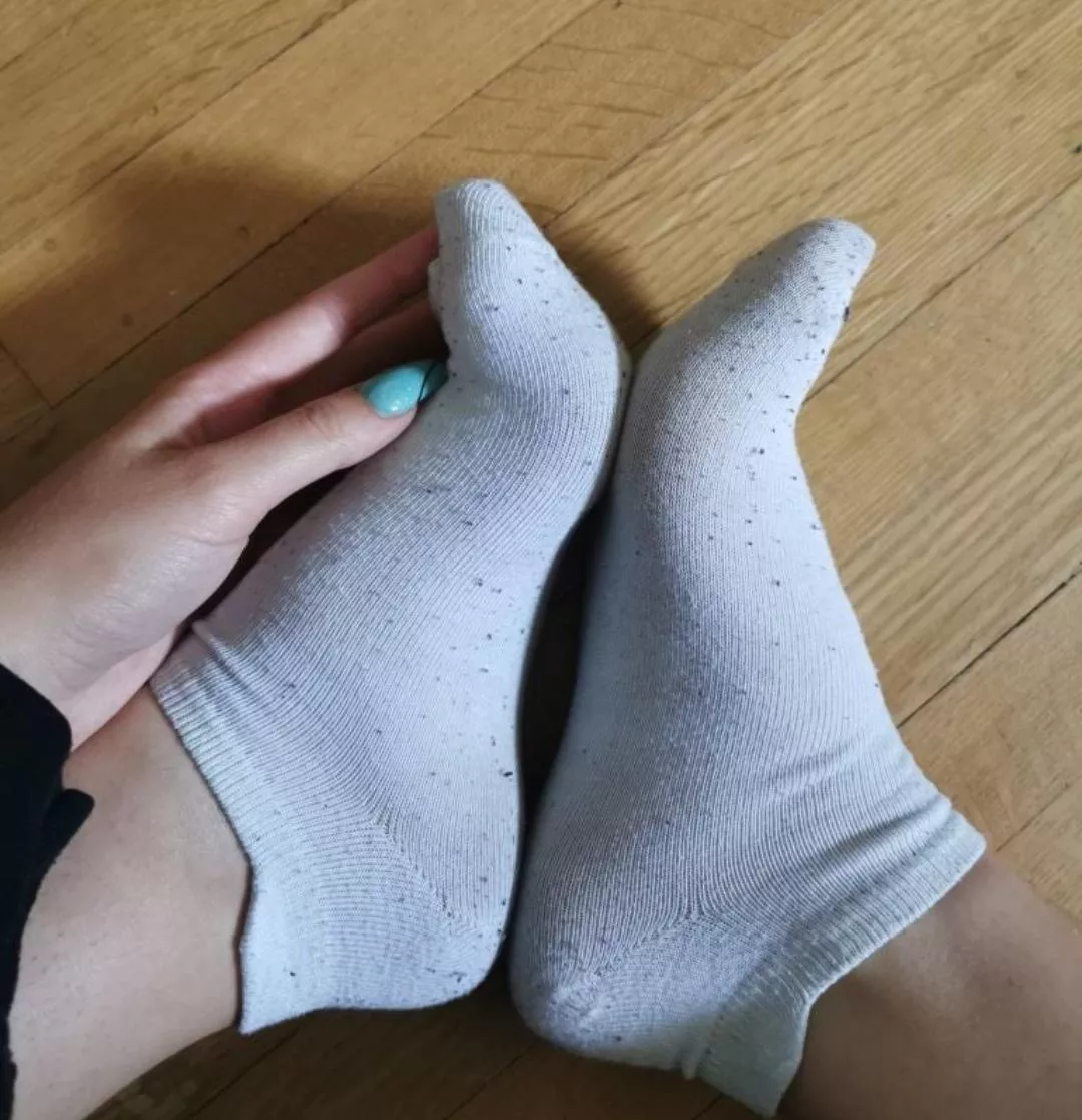 [selling] University student selling my smelly sweaty gym socks 😏 48 hour wear including 2 workouts $20 CAD plus shipping ($15 USD)