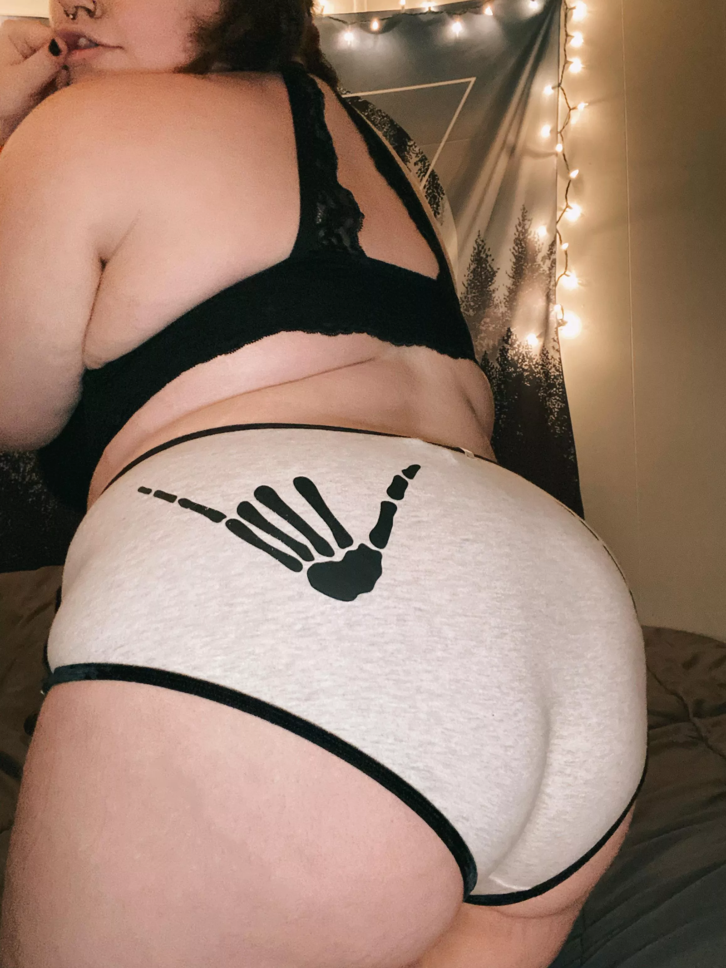 [Selling] Verified 19 Year old bbw stoner selling cute used pantiesâ¤ï¸ wet 24/7â¤ï¸ free trackingâ¤ï¸ 2-3 day wearâ¤ï¸ fetish friendly!!â¤ï¸ (kik):lilraccoongirl666 or (telegram):lilraccoongirl666 â€¢