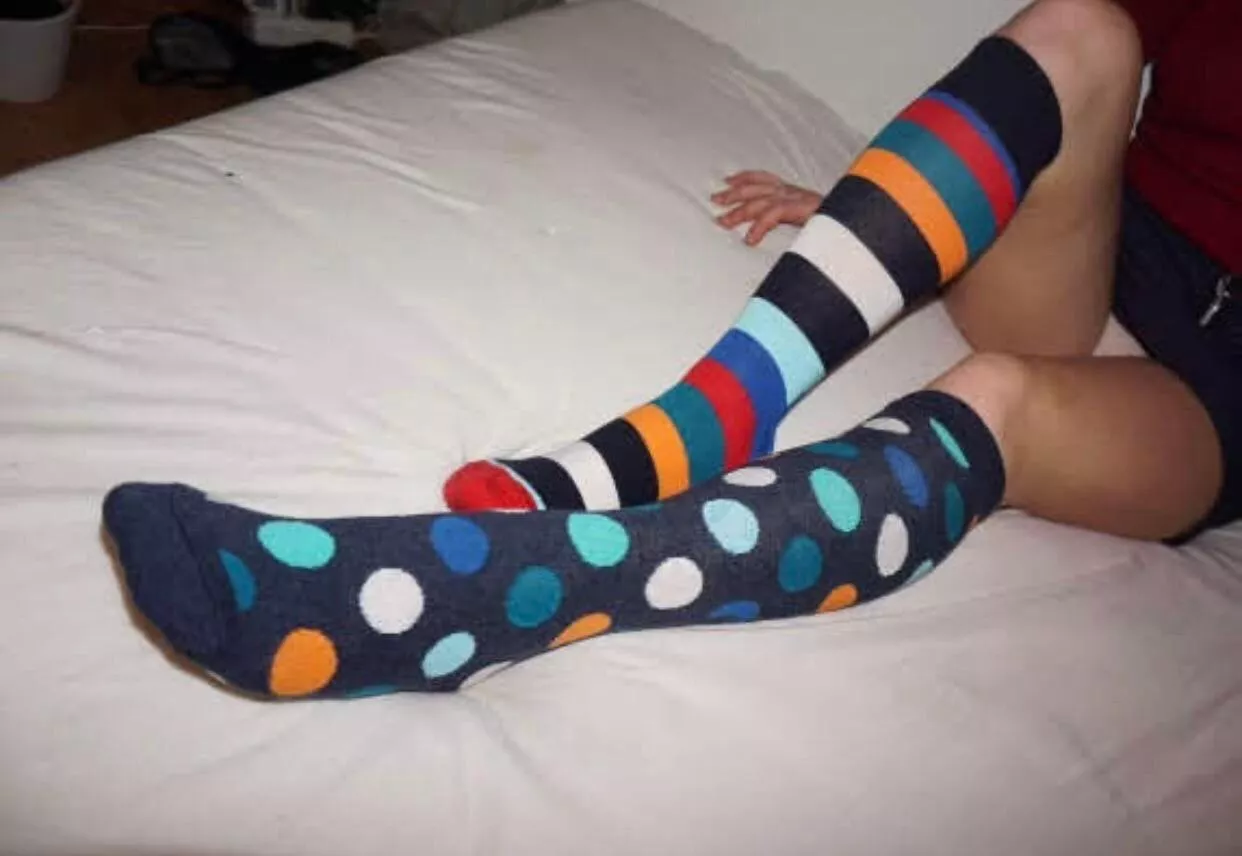 [Selling] working on 4 day wear so far 🥰💕 Between work, college classes, and my workout these socks will give you a run for your money 😁 kik: haileyluvsyoubb