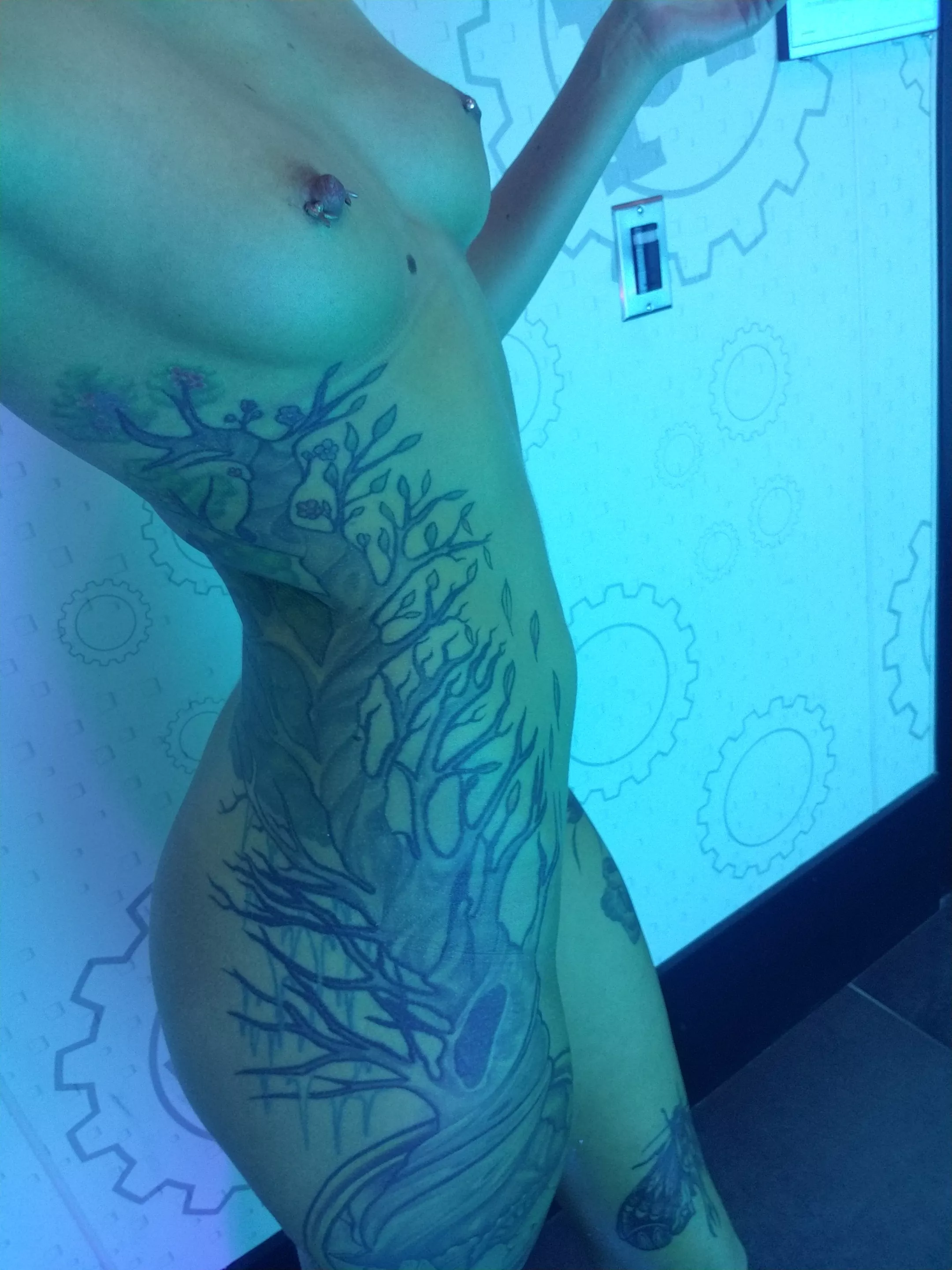 [Selling] ‼️You cant stop looking at my sexy tattos⁉️ Message me💬 Can verify✔️fast replay✔️face included✔️hq content✔️ 💋NUDES 💋VIDS 💋GFE 💋SEXT 💢KIK➙ TialiaaStar💢