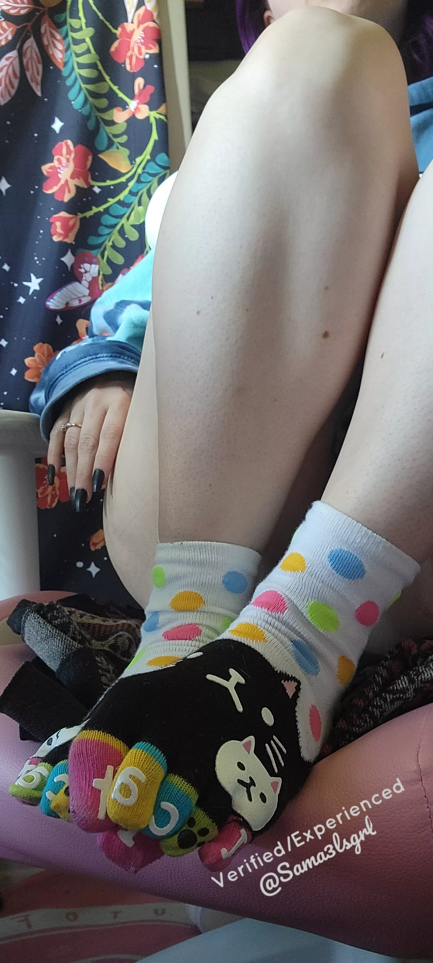 [SELLING] ⛧𝒜𝓋𝒶𝒾𝓁𝒶𝒷𝓁𝑒 𝒻𝑜𝓇 𝓌𝑒𝒶𝓇𝓈⛧ lots to choose from~lemme know what I can get dirty for you! 🖤🧦🖤