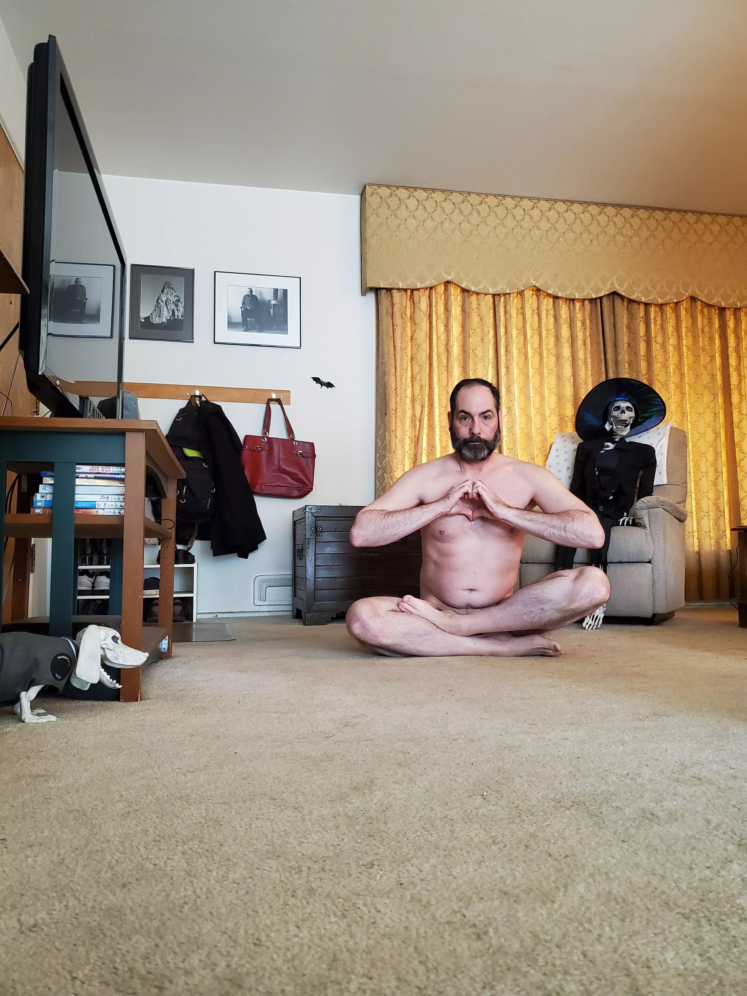 Sending love out to u/M_asin_Manci and all of you naked yoga enthusiasts from me in easy pose on this Sunday morning...easy like Sunday morning...join in if you'd like to, the more the merrier! Namaste ðŸ•‰ðŸ™ðŸ™ŒðŸ˜˜