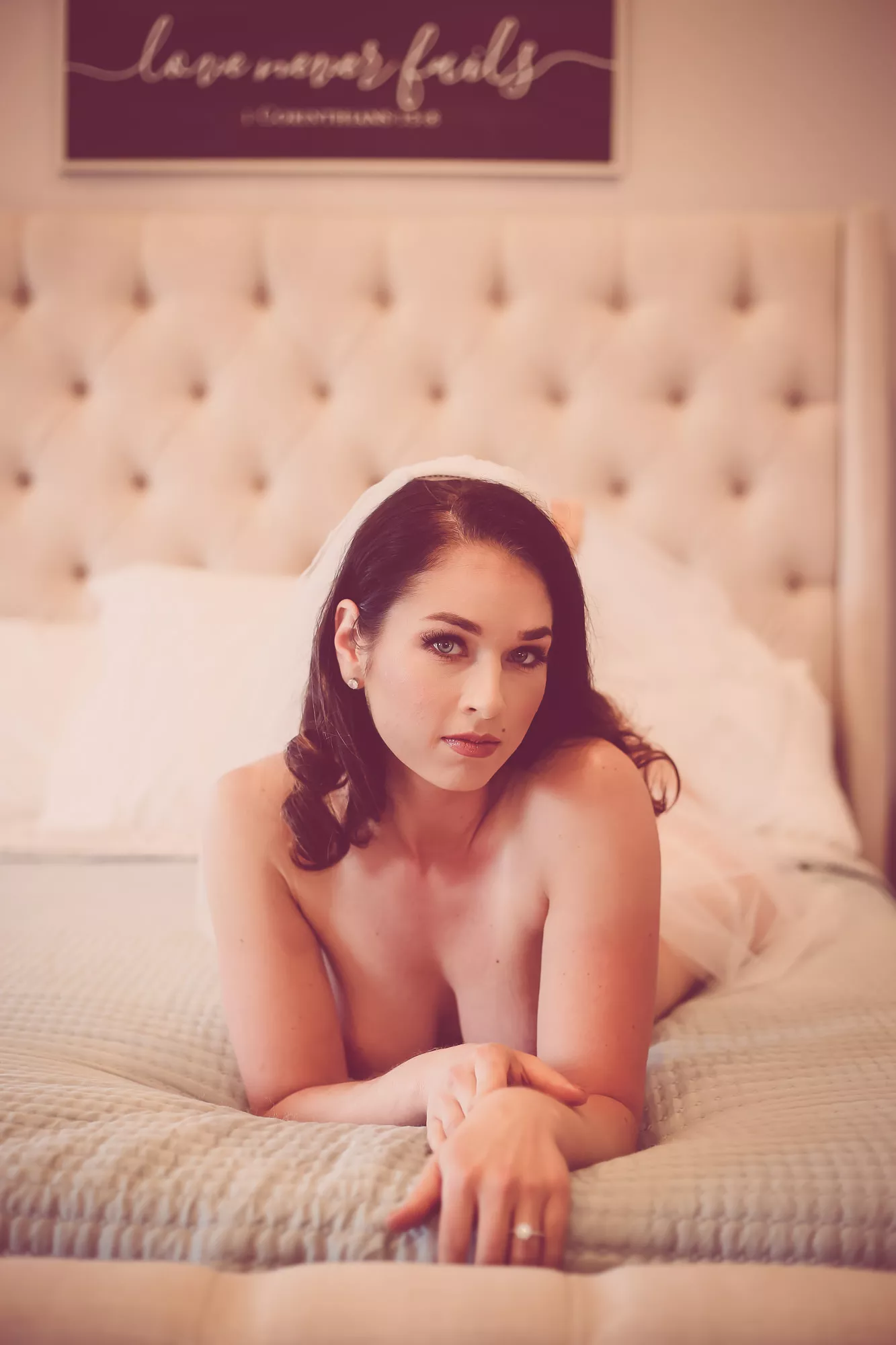 Sexy bride Amanda shows it all in amazing nude boudoir shoot (Album in comments)