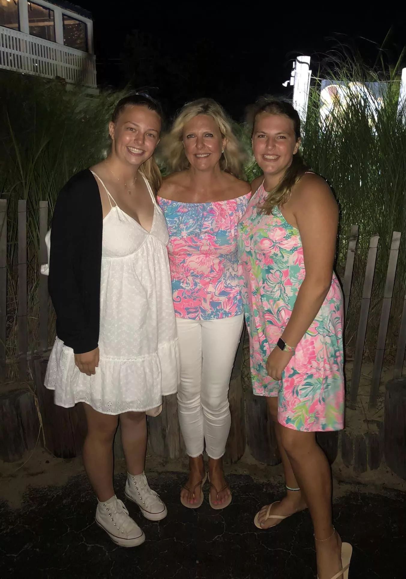 Sexy momma and her two thick ass daughters 🌺😍💐