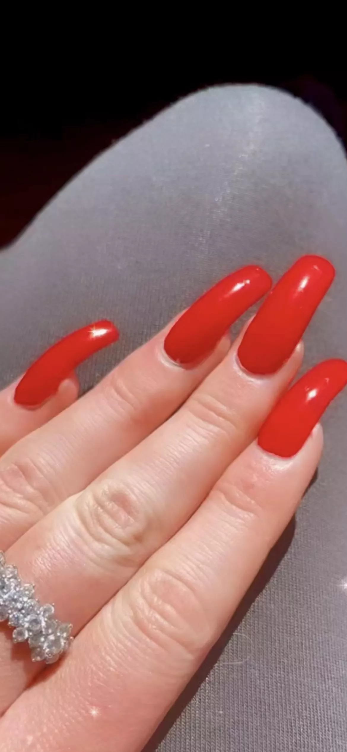 Sexy red claws