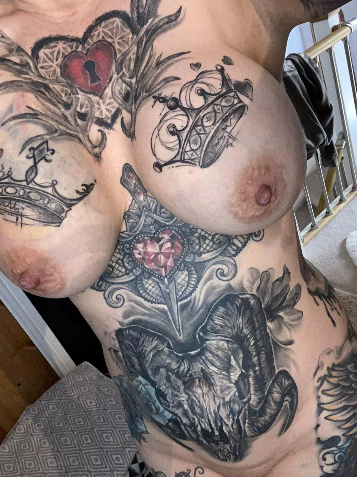 Sexy tats and titties