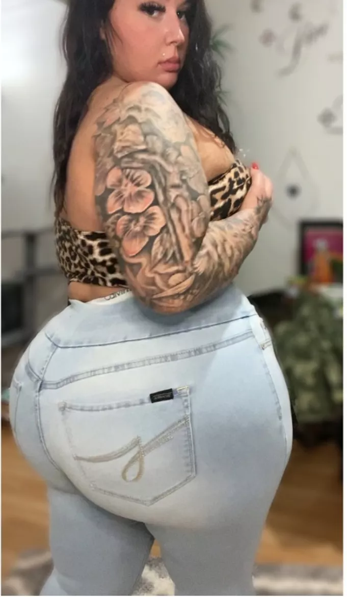 Sexy tatted with Jean's