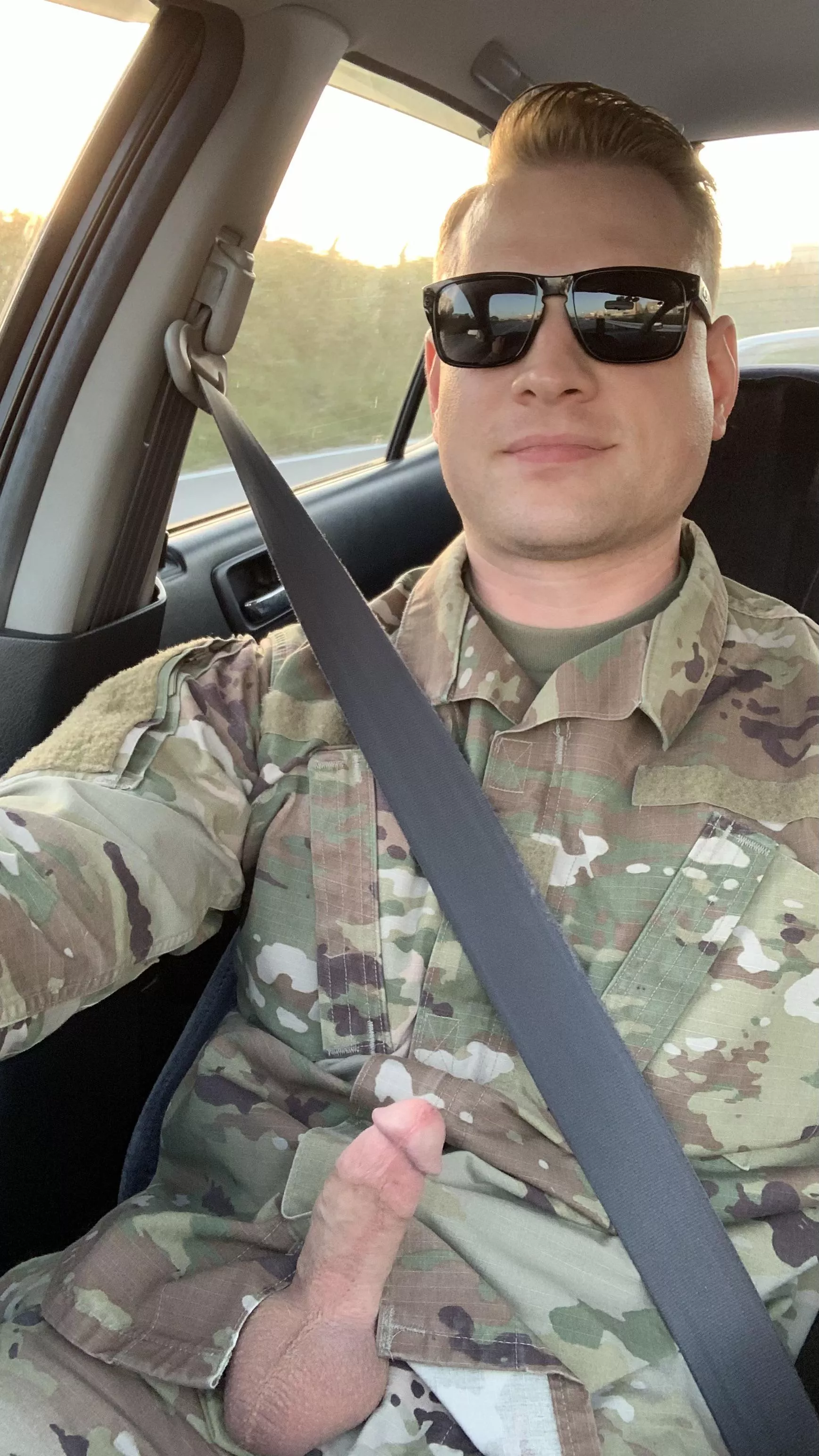 Sgt Schlong 🍆 cruzin in traffic 🚘 ladies military cock buffet all u can eat 🤤