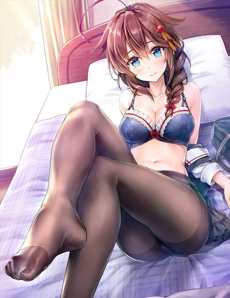 Sheâ€™s waiting for you to get in bed with her [kantai collection]