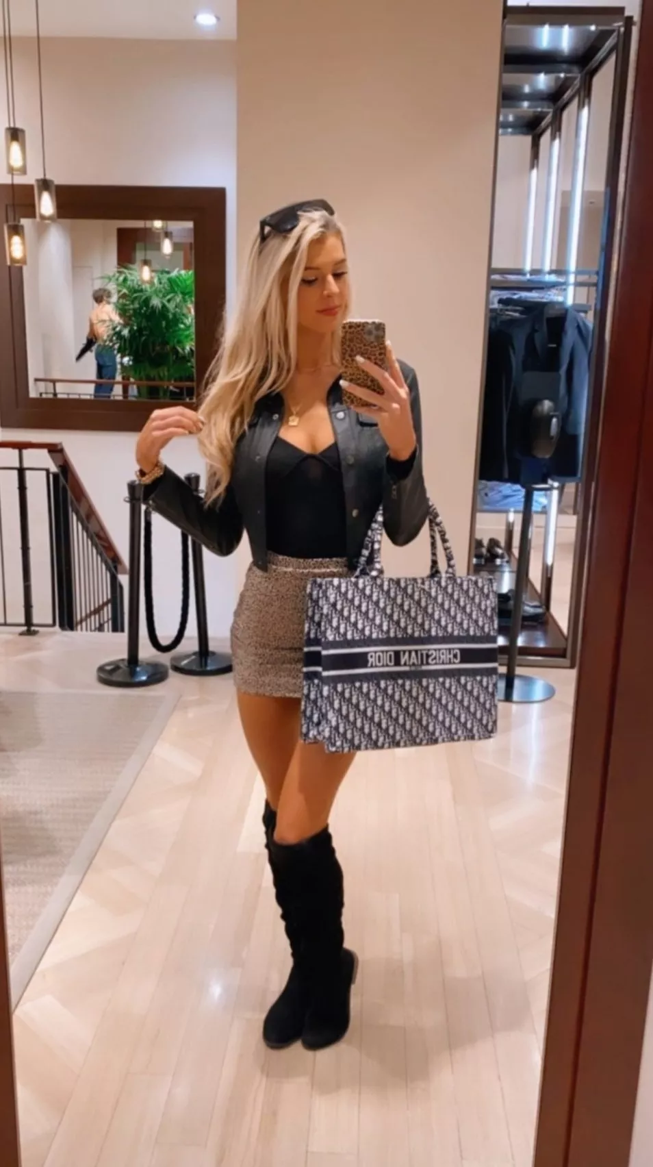 Shopping Babe