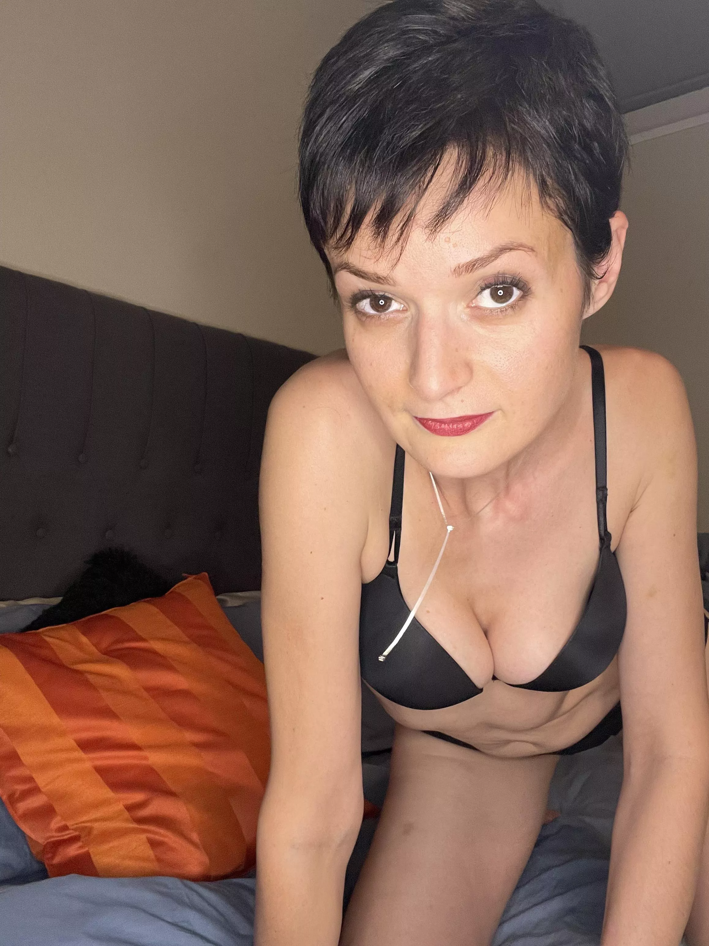 Short hair is confidence and sex appeal wrapped in a sassy package ðŸ“¦ [F38]