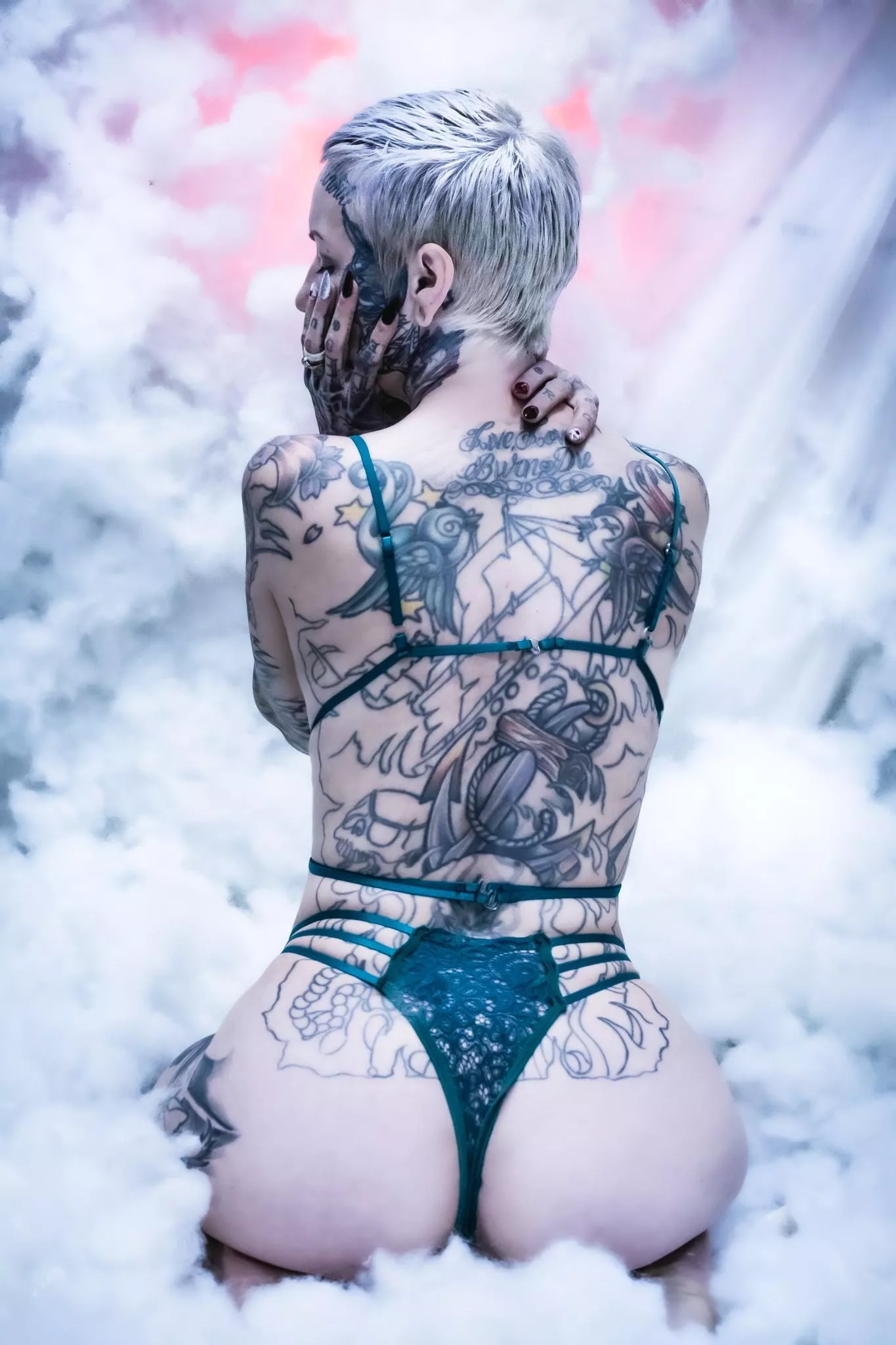 Short hair & lots of tattoos ðŸ˜ˆ I need to meet another girl like this! ðŸ’¦