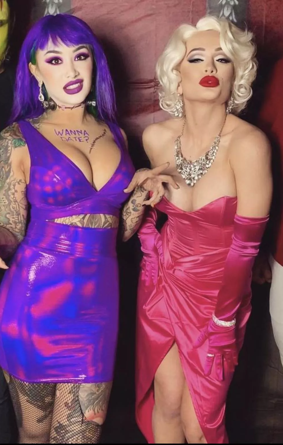 Shotzi & Scarlett cleavage