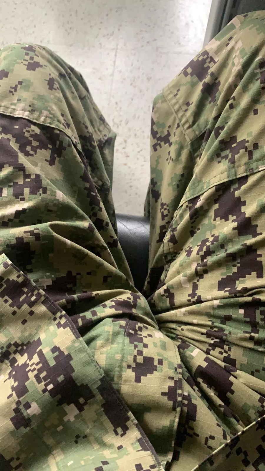 should probably take more pictures in uniform ðŸ‘€ bulging at work.