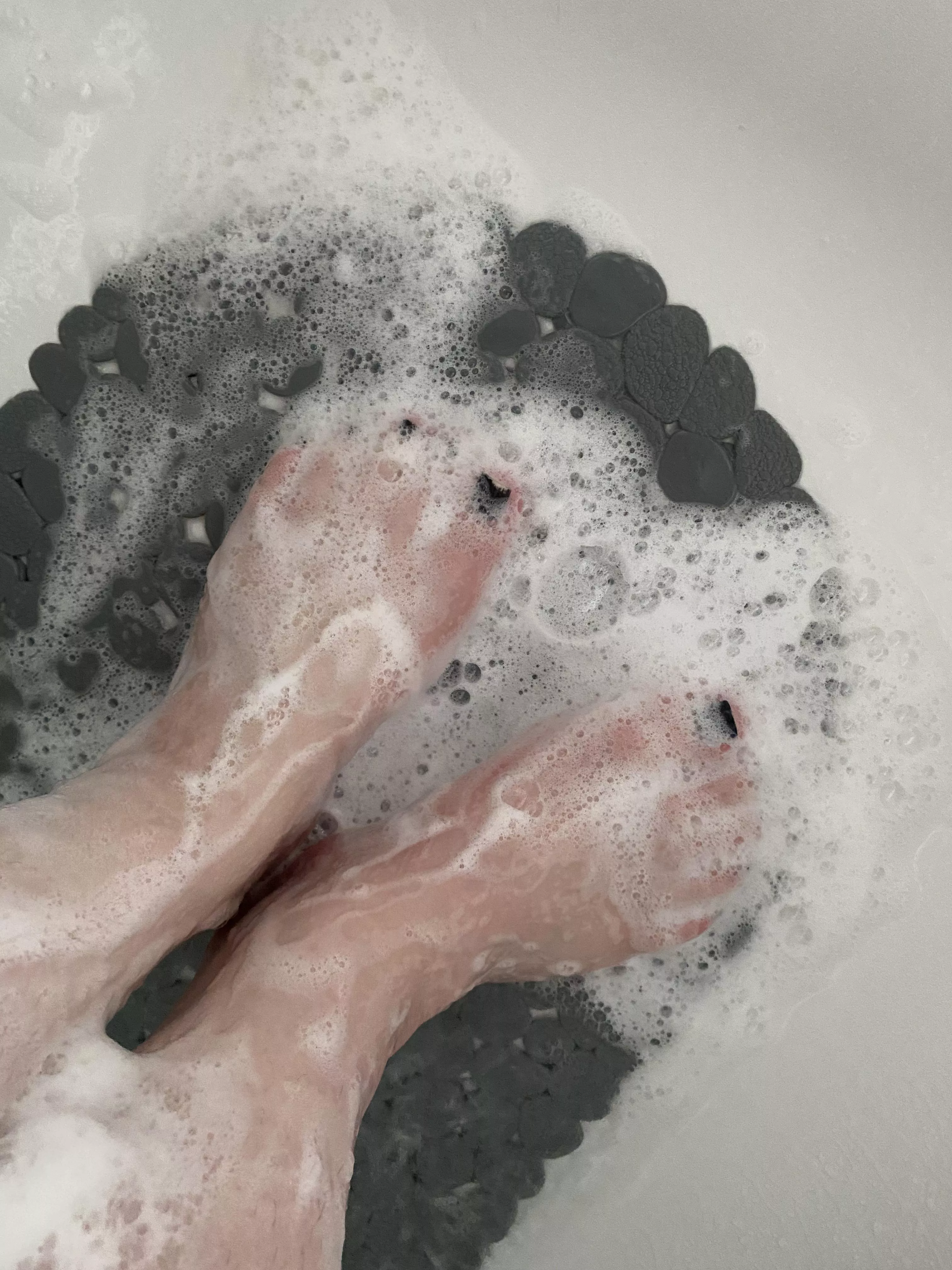 Shower, bubbles and sexy toes!