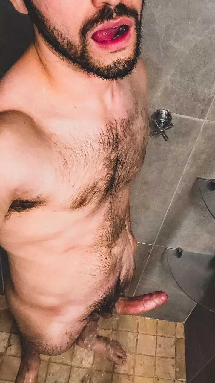 Shower selfie, wanna wash my back ?