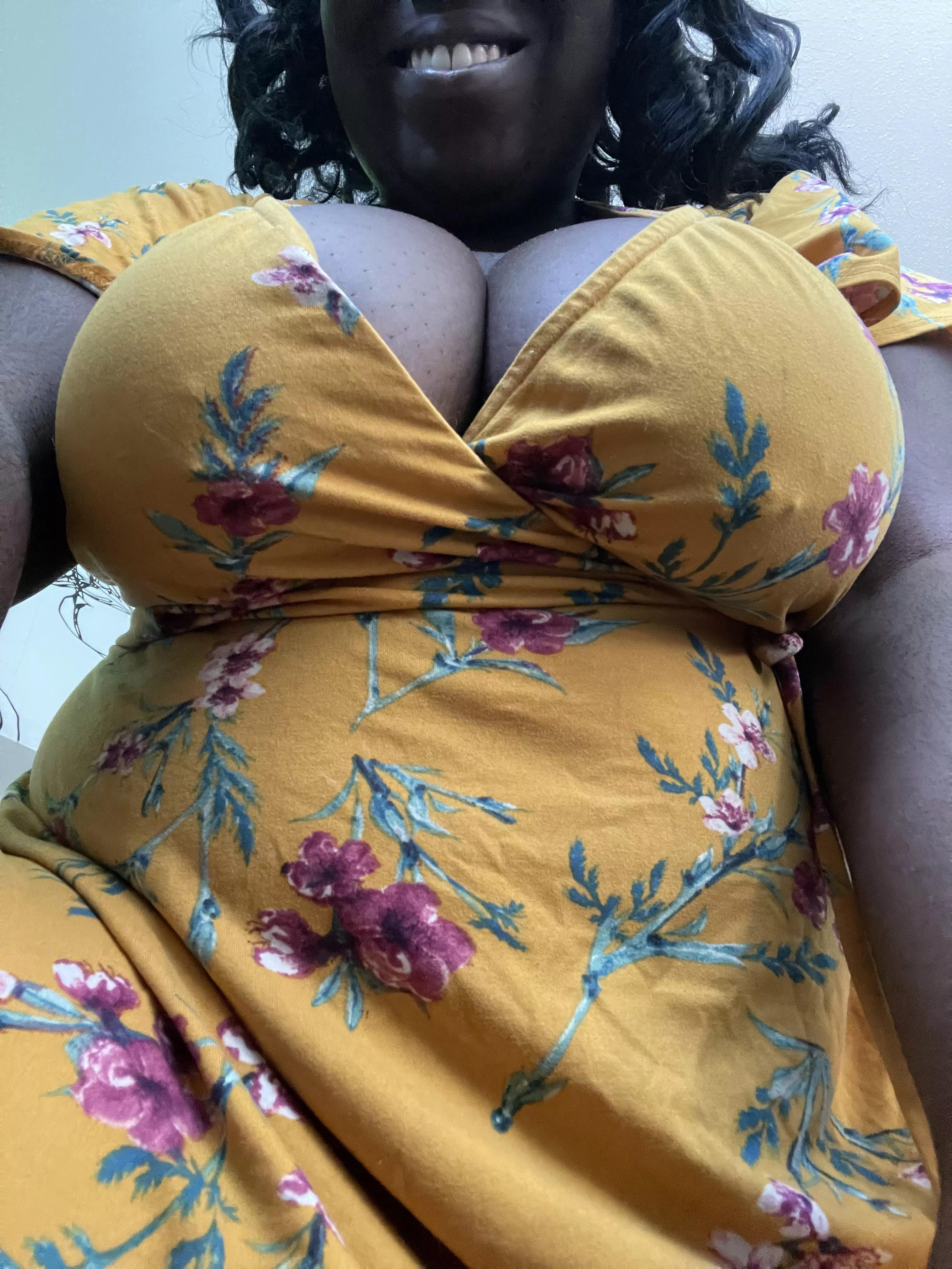 showin off in a sundress