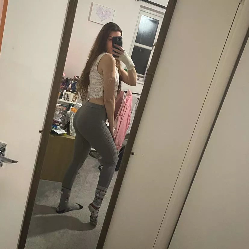 Showing off my booty nicely