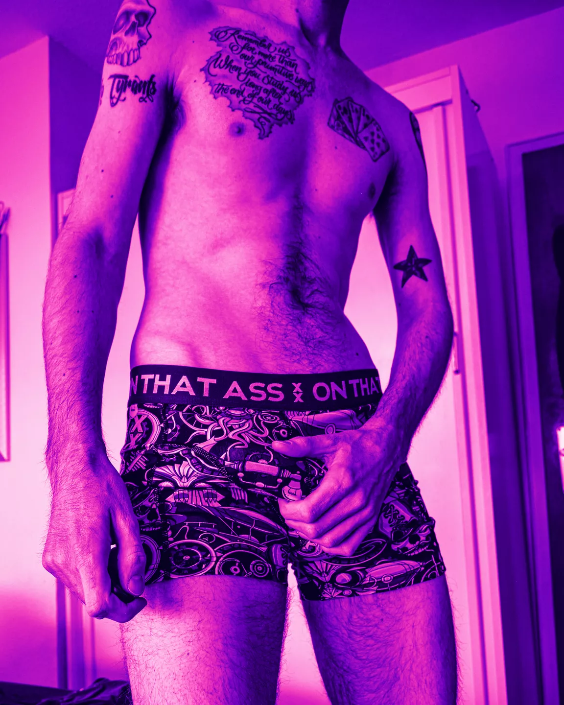 Slim, Toned, Tattooed, Kink & 420 friendly ðŸ³ï¸â€ðŸŒˆ, 300+ posts ðŸ“¸Send requests ðŸ¤— Be sure to engage ðŸ‘ Cheap promos on my free just get in touchðŸ’¯