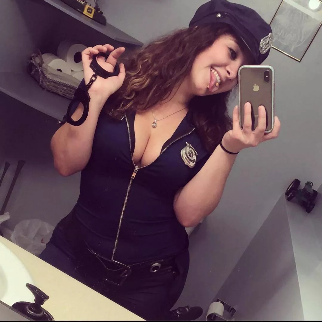 Slutty cop