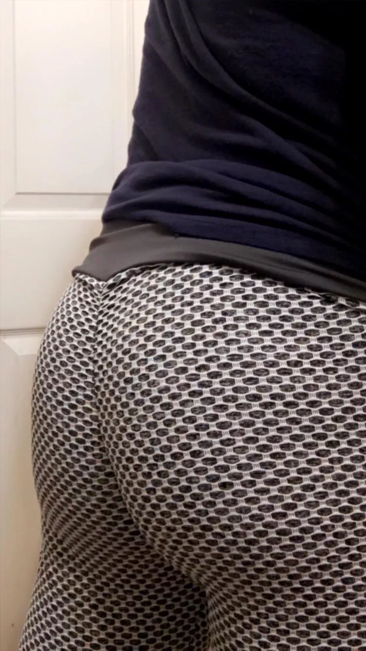 Small butt sexy I think !!