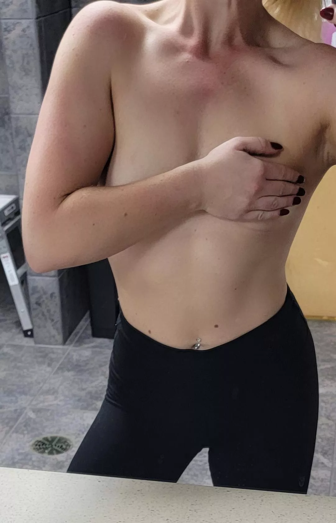 Small tits but strong chest 💁🏼‍♀️ [ST]