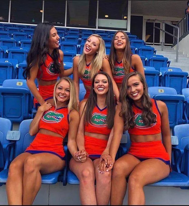 Smiling Gator Girls ...... [6]