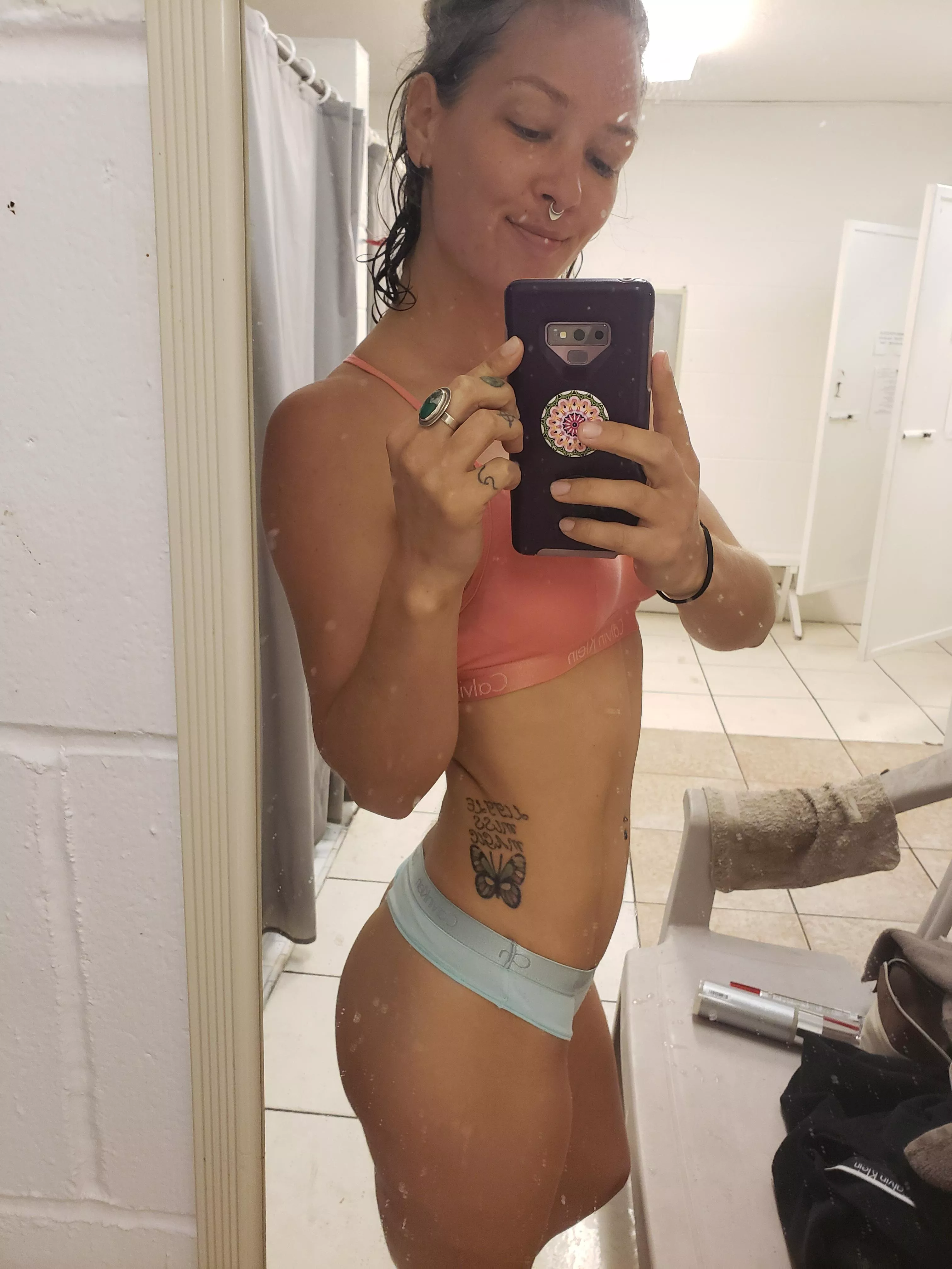 Snapped a quick photo in the public bathroom after my shower! (f) (32)