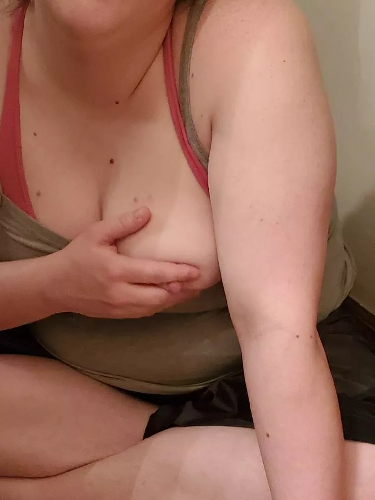 Sneak peak titty pic