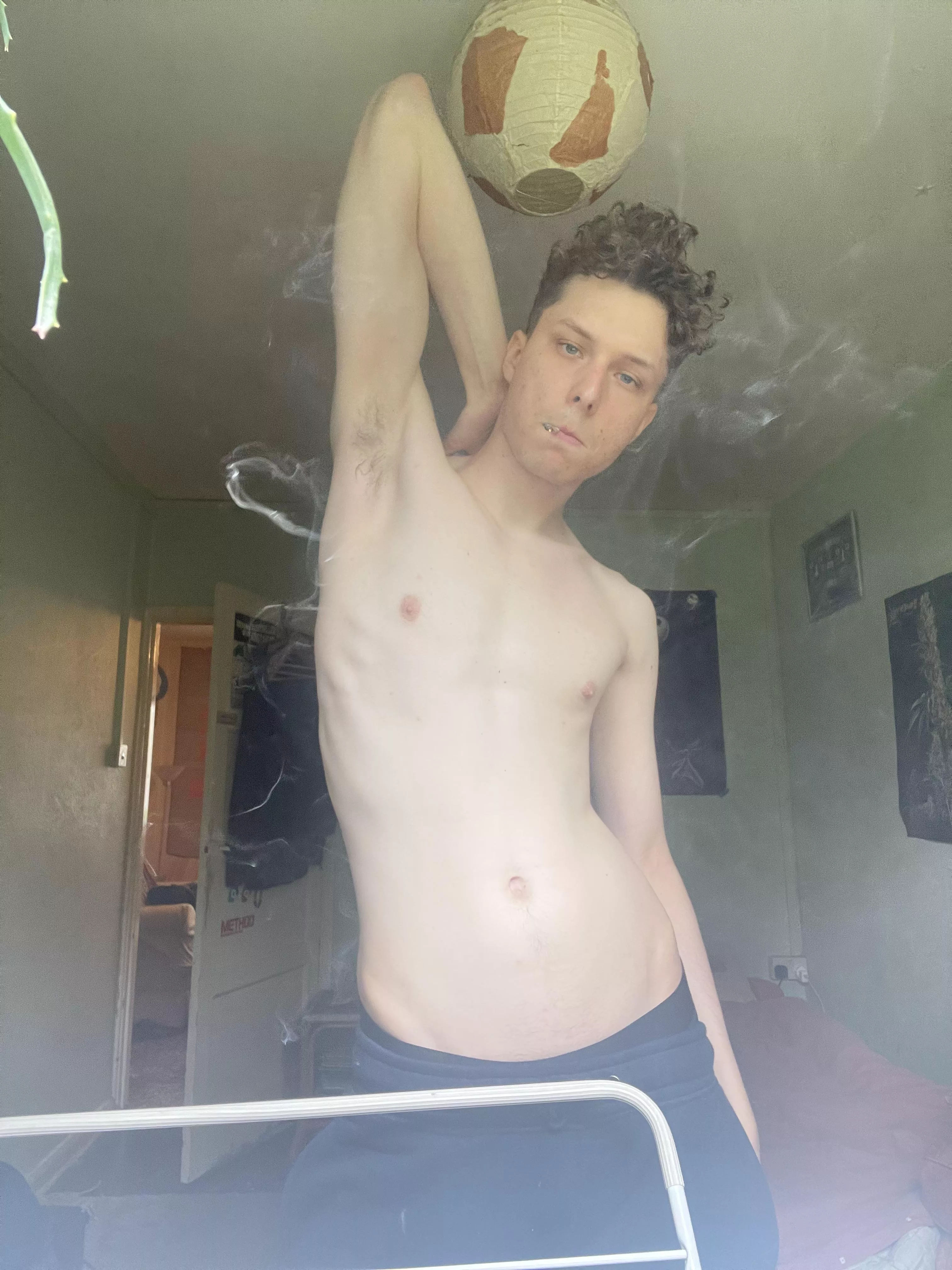 Sniff my stoner twink pits! ðŸ¤£ðŸ¥°