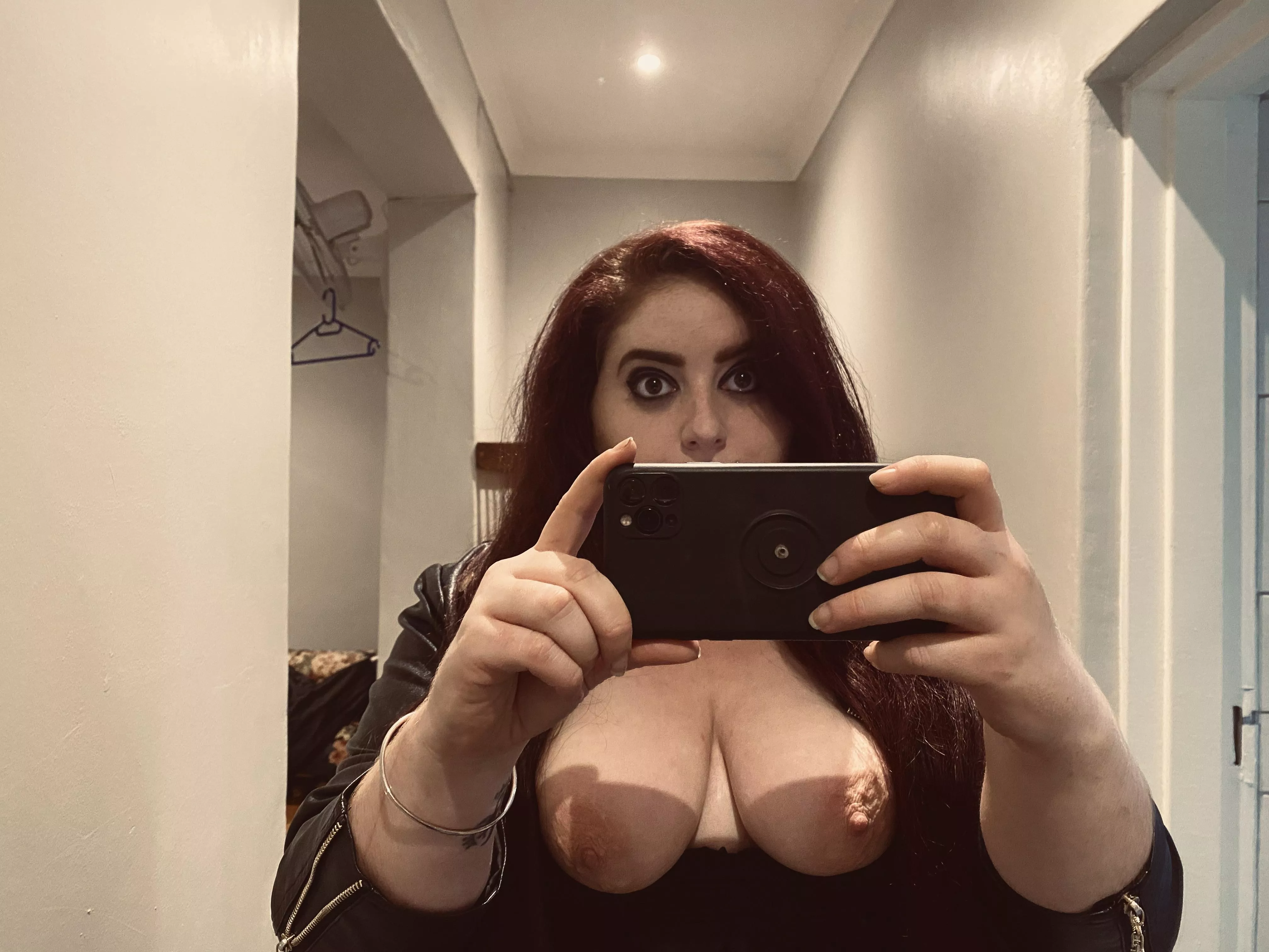 Snuck away from a wedding to get my titties out for you!!