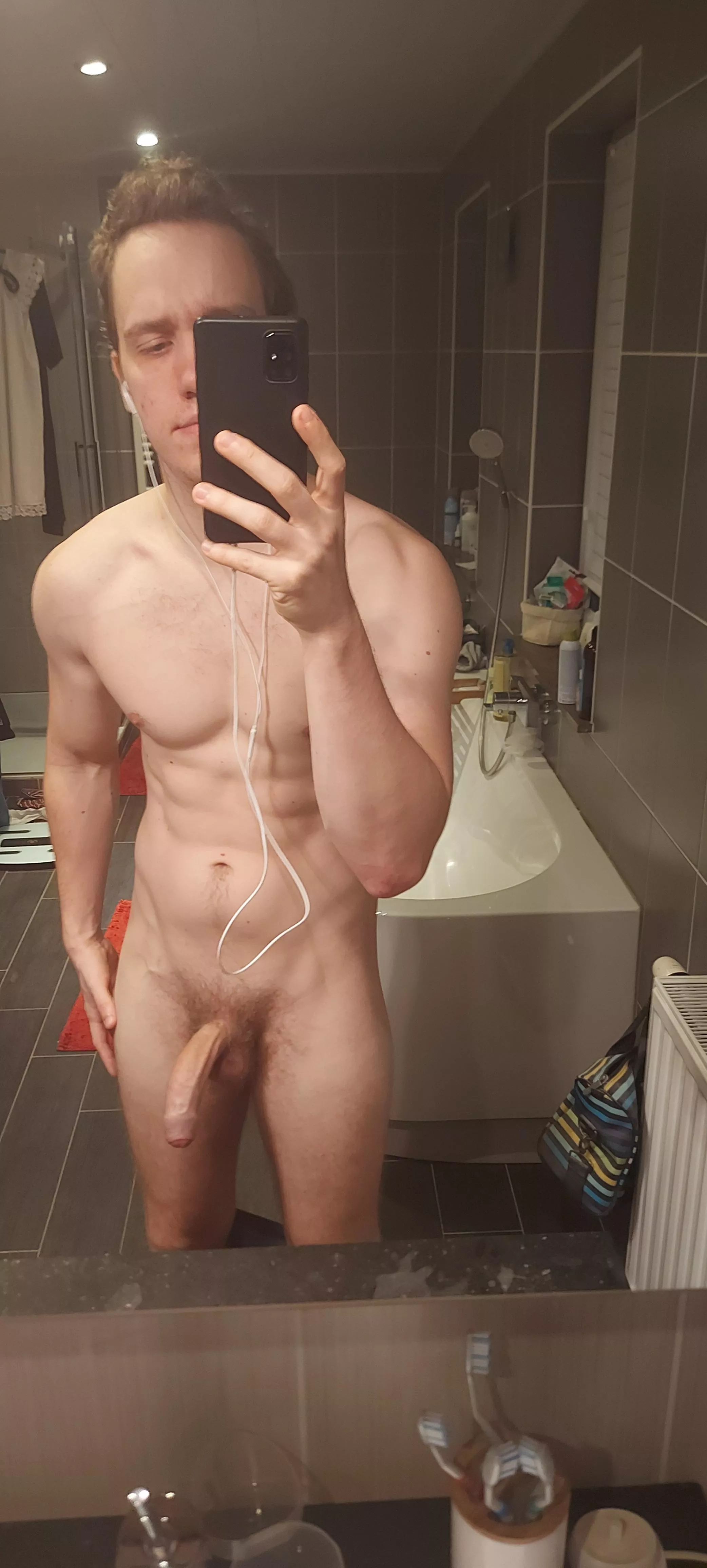 So horny after working out this morning, how about we fuck? Pm open ;)