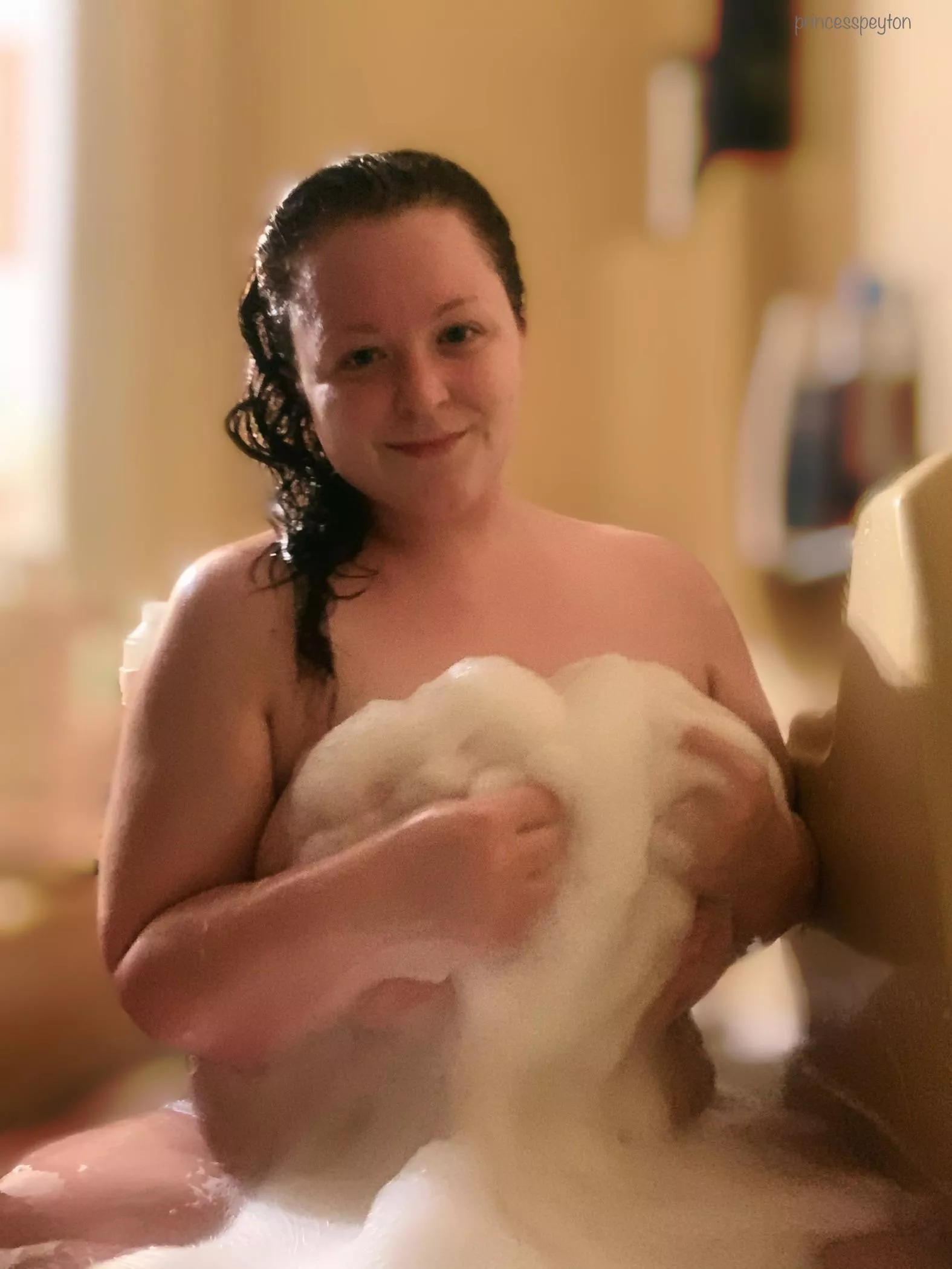 so many bubbles 💝💝 cum play with me