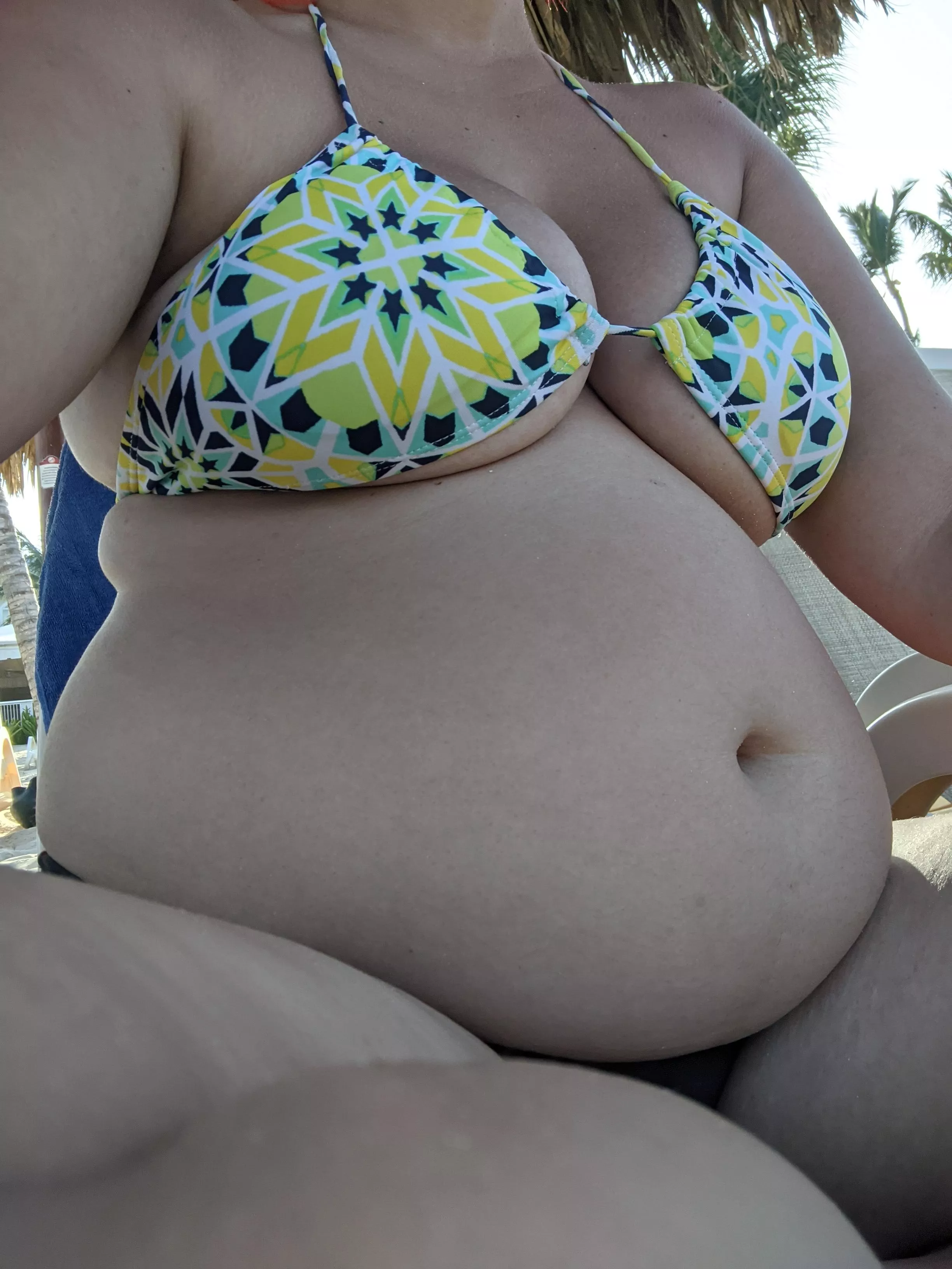 So many people (men and women) are staring at my fatness on the beach ... I loveeee it!