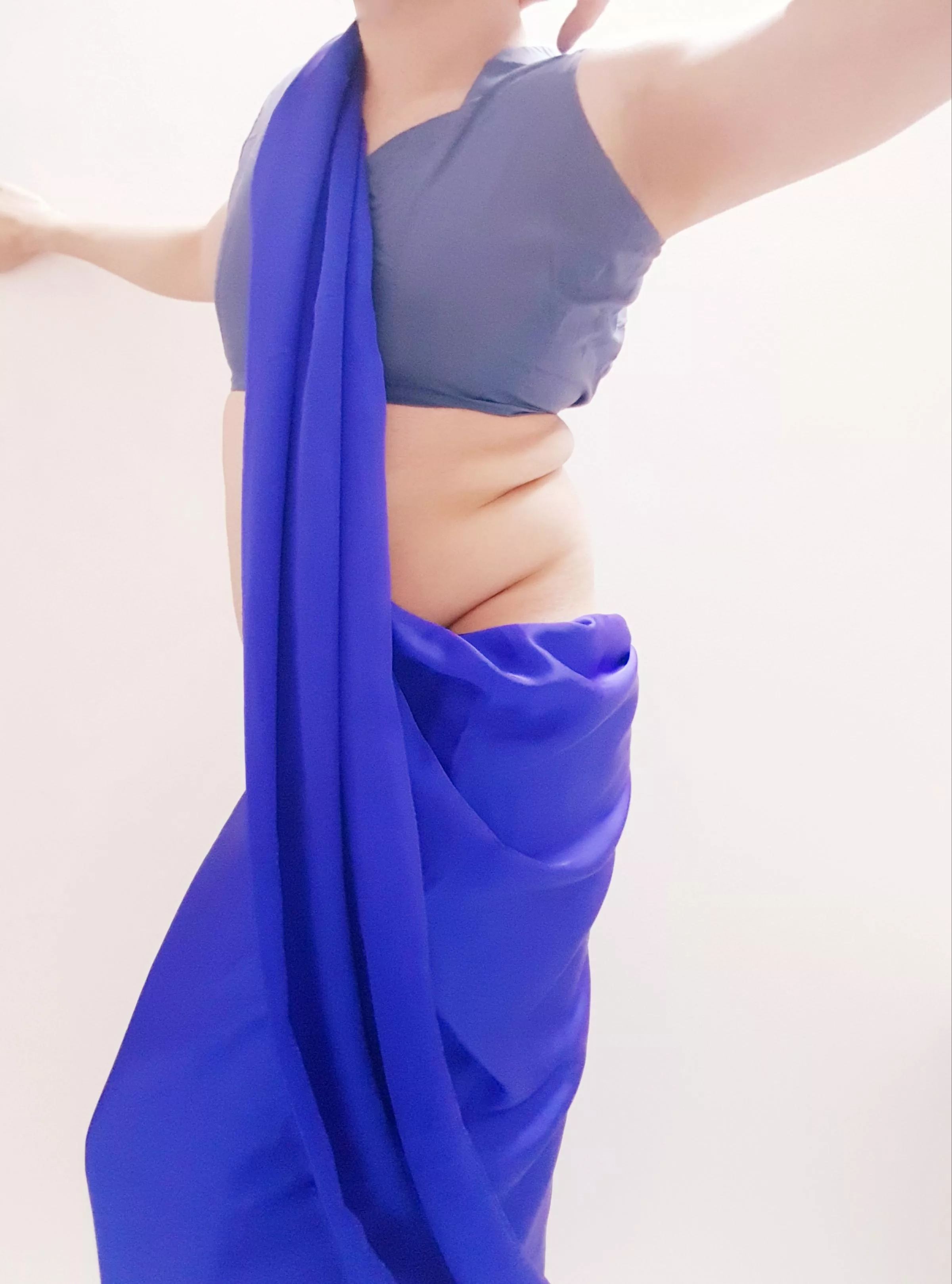 Soft boy crossdressing in a sari which is worn by indian girls. What a slut showing her soft navel and armpits for daddies 👅💋🍆