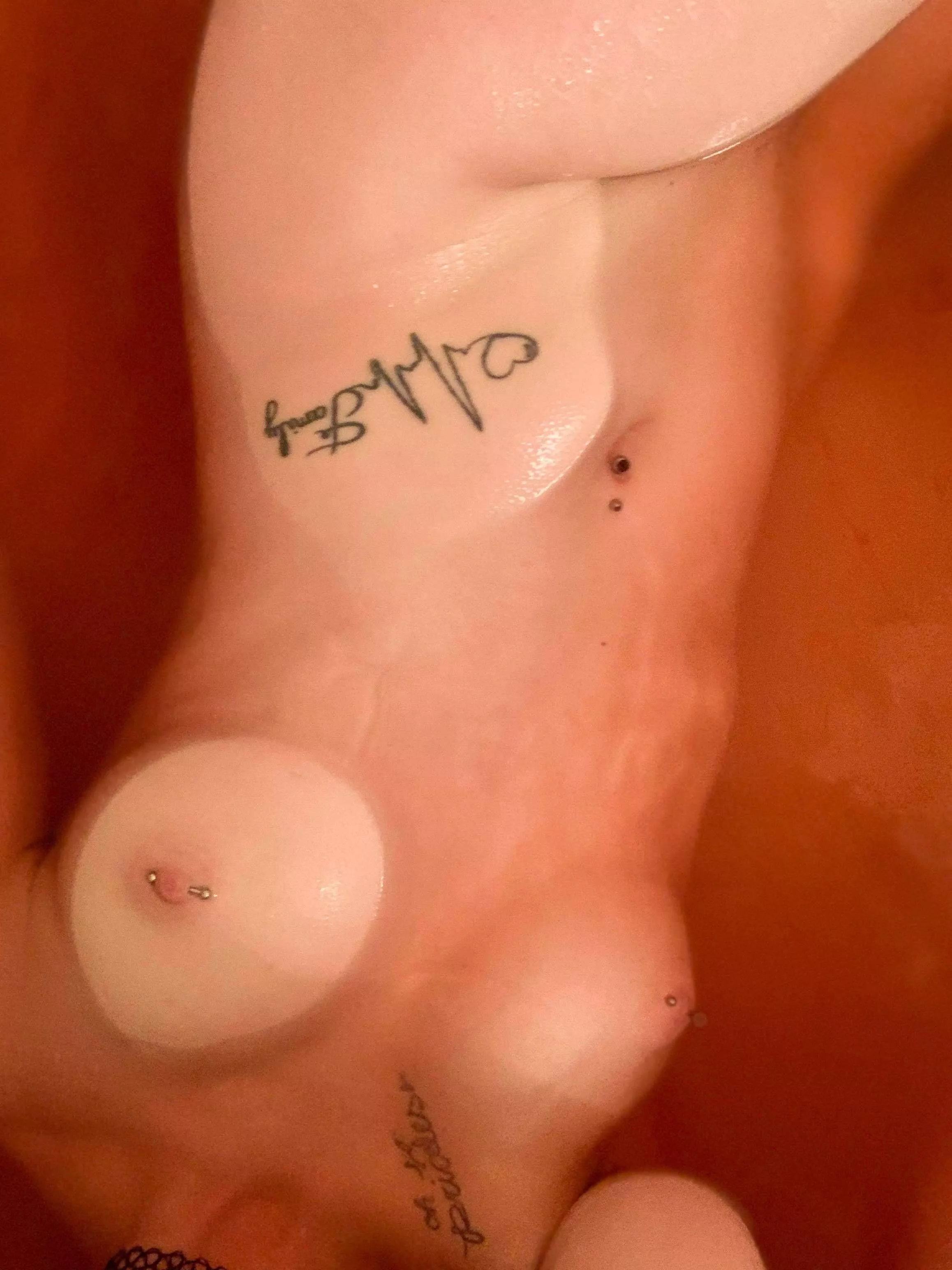 Some Bathbomb Titties!