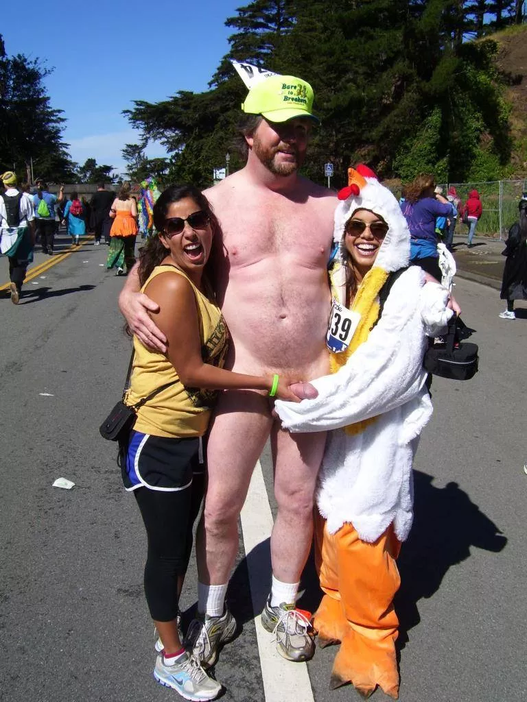 Some casual dick holding at Bay to Breakers (x-post r/GirlsHoldingDicks)