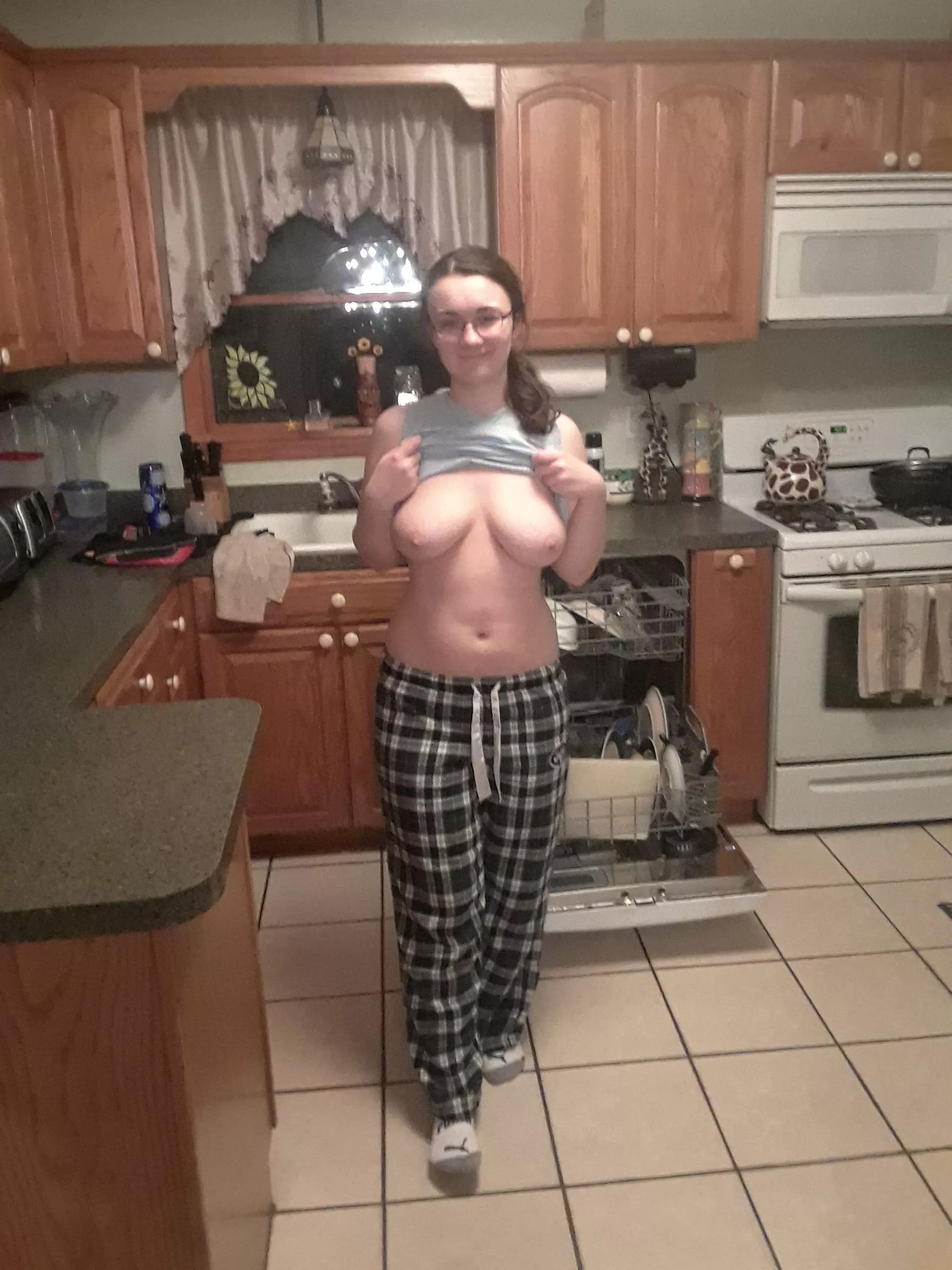 Someone please fuck my exposed gf