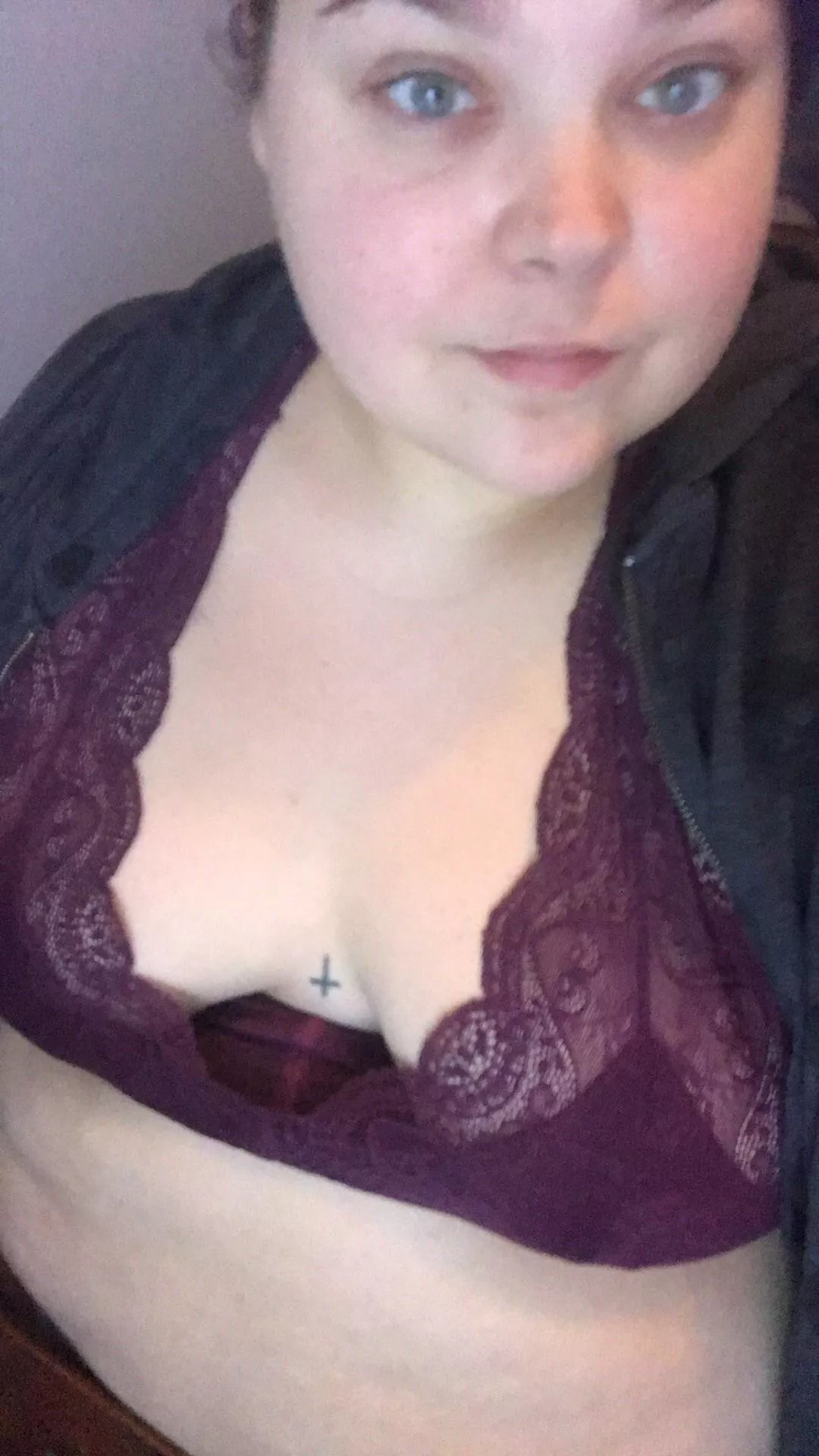 Someone stuff this fat piggy Kik Halloweenqueen26