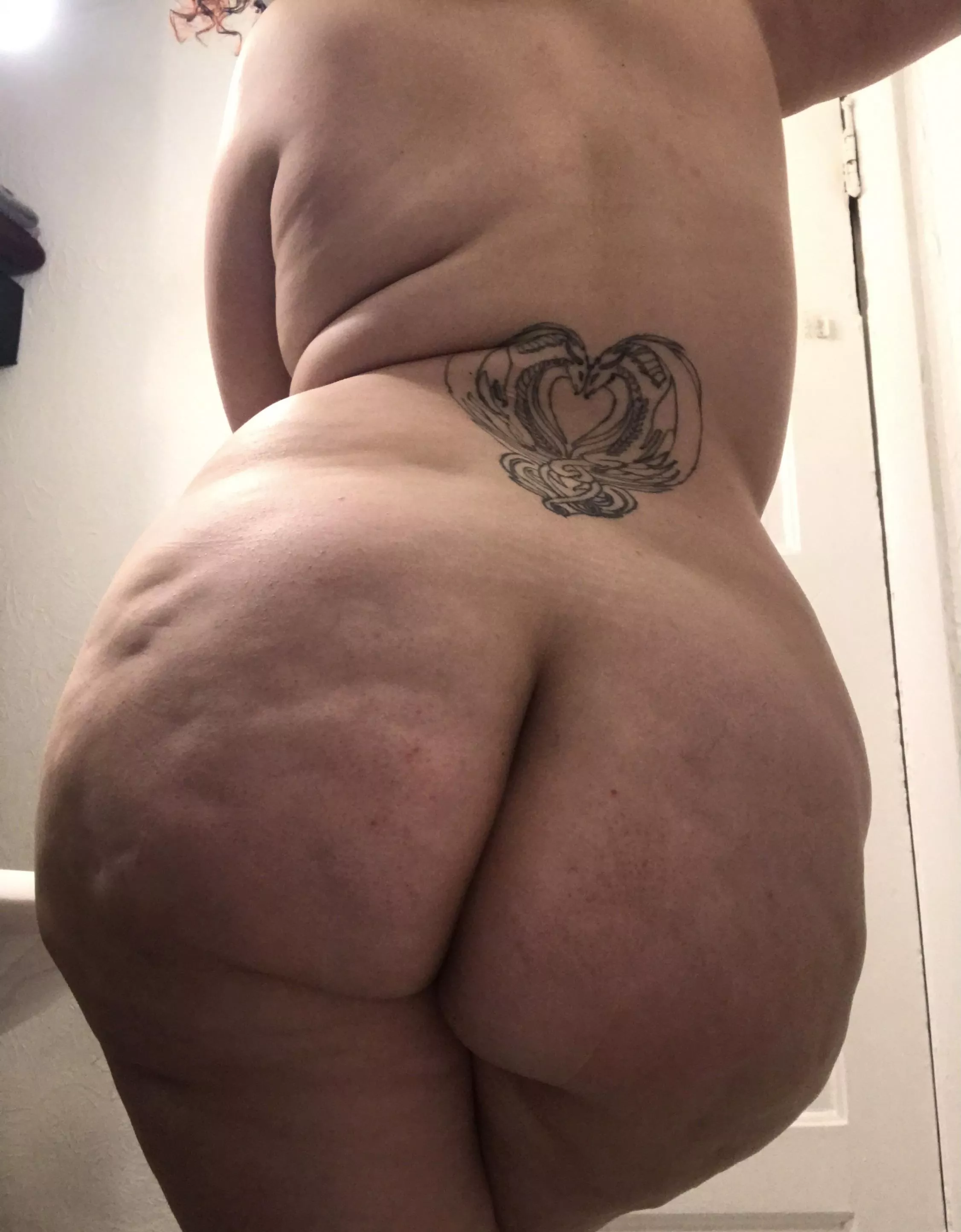 Someone want to cum smack my ass up